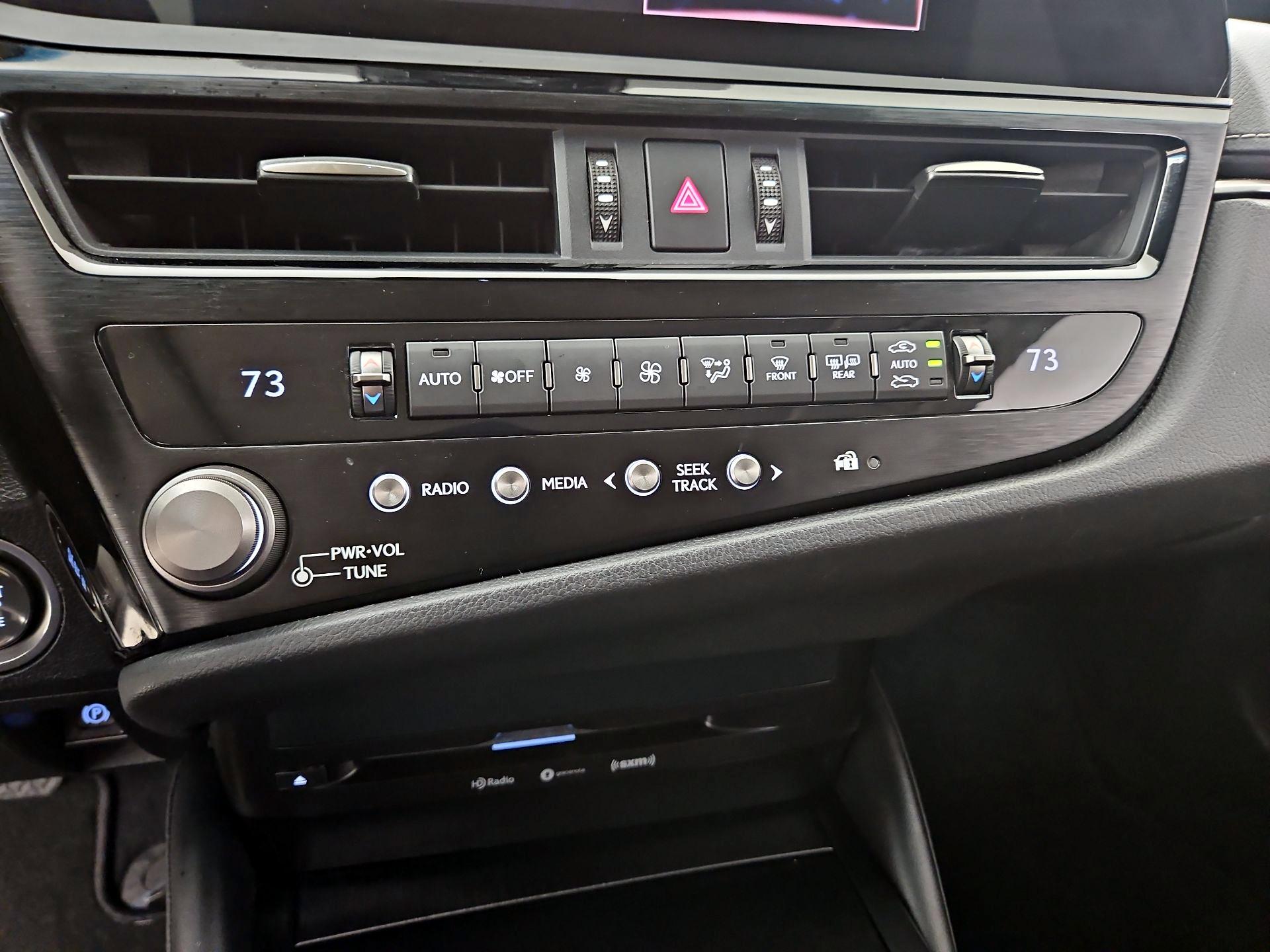 Thumbnail: 2022 Lexus ES - 16