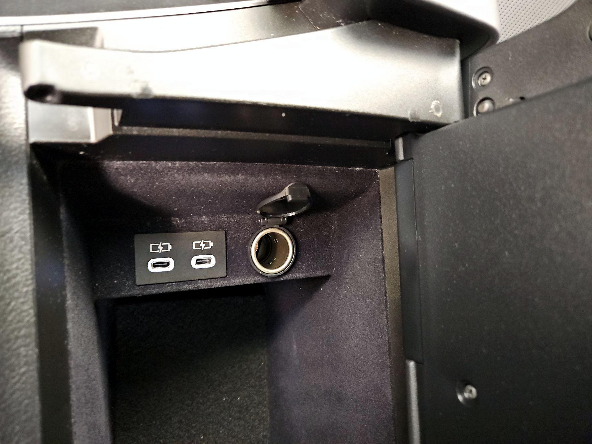 Thumbnail: 2022 Lexus ES - 18