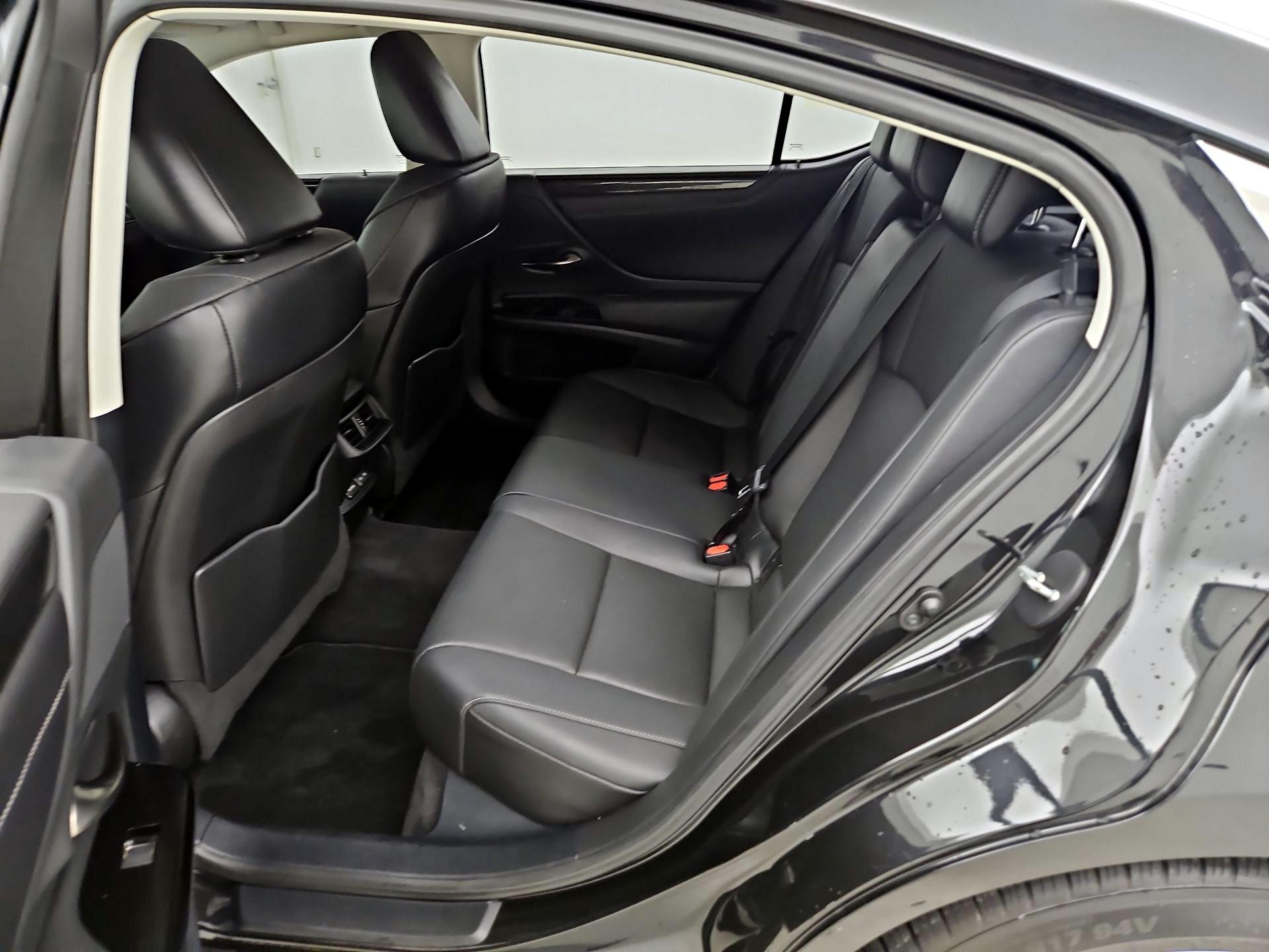 Thumbnail: 2022 Lexus ES - 20