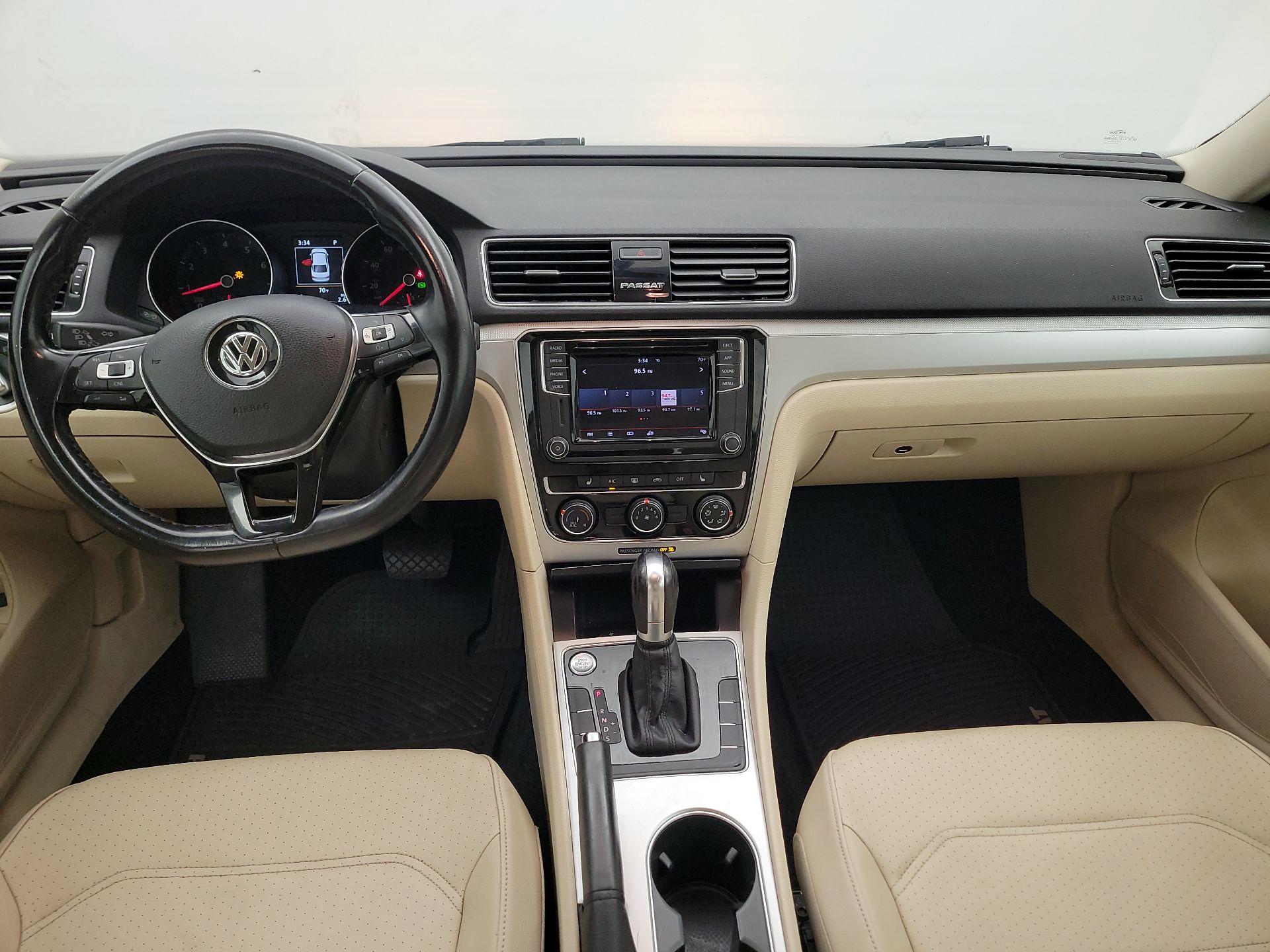 Thumbnail: 2019 Volkswagen Passat - 9