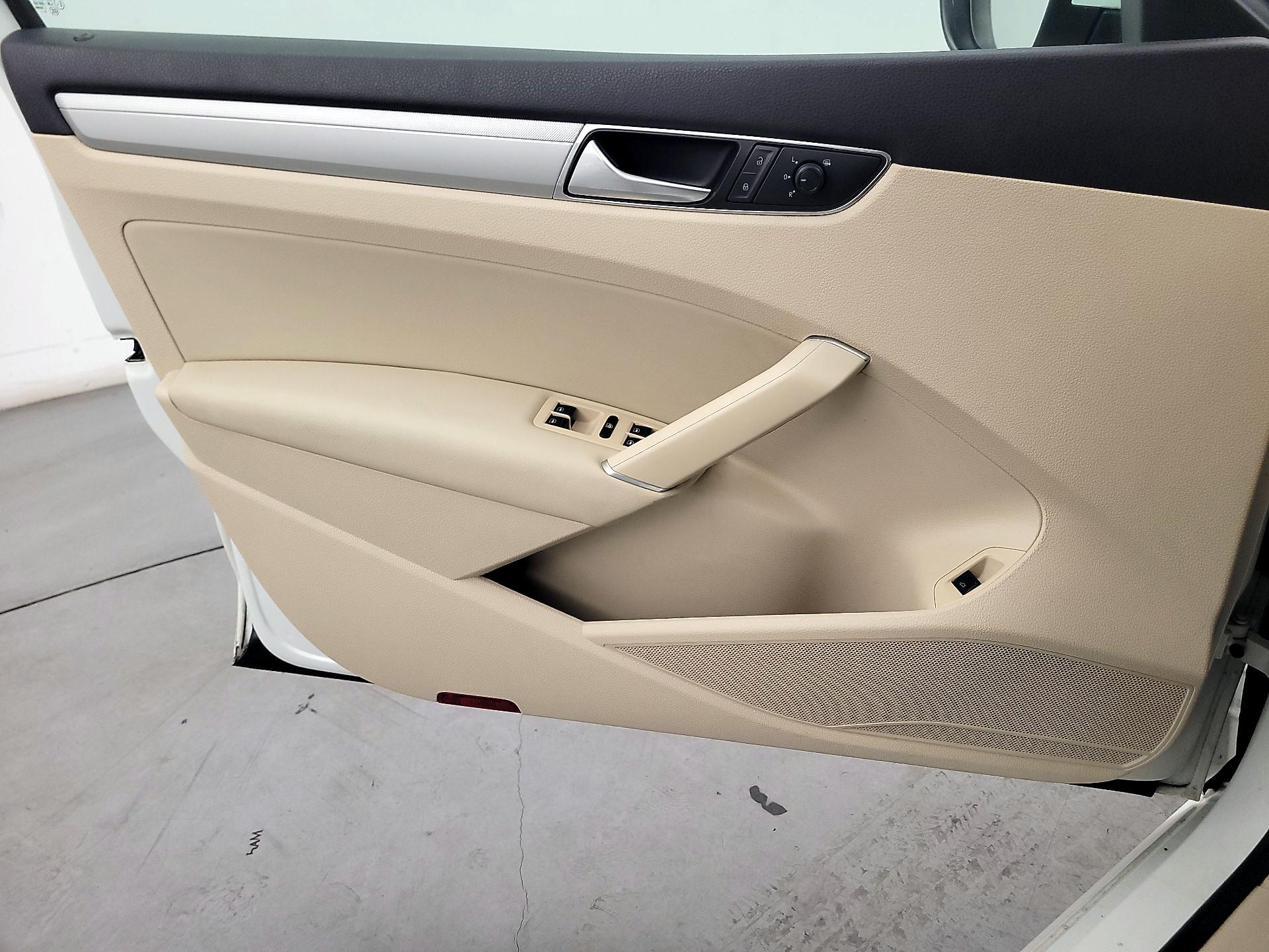 Thumbnail: 2019 Volkswagen Passat - 12