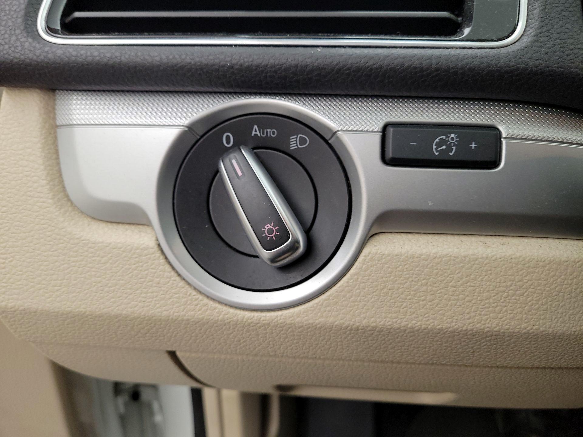 Thumbnail: 2019 Volkswagen Passat - 13