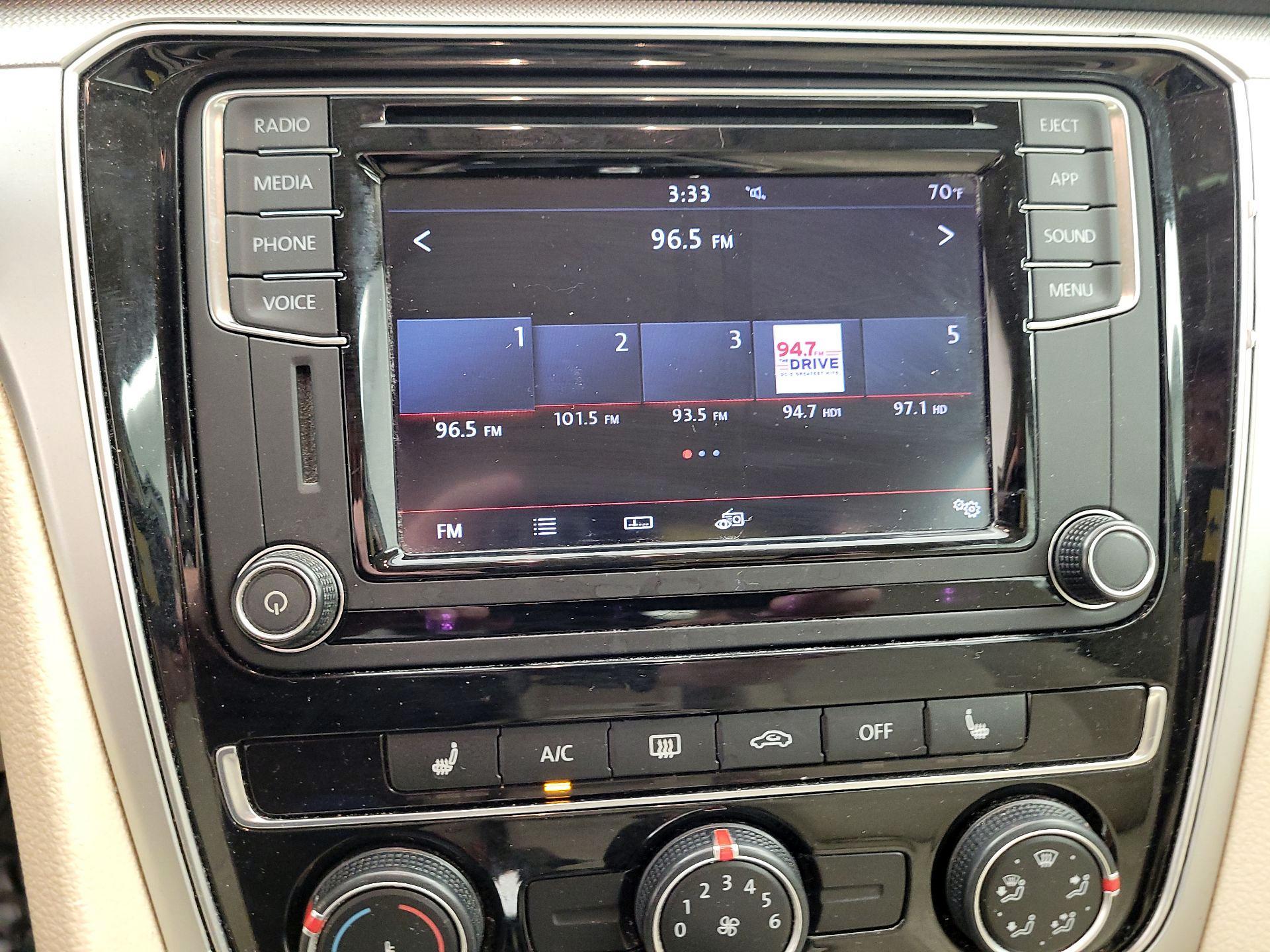 Thumbnail: 2019 Volkswagen Passat - 15