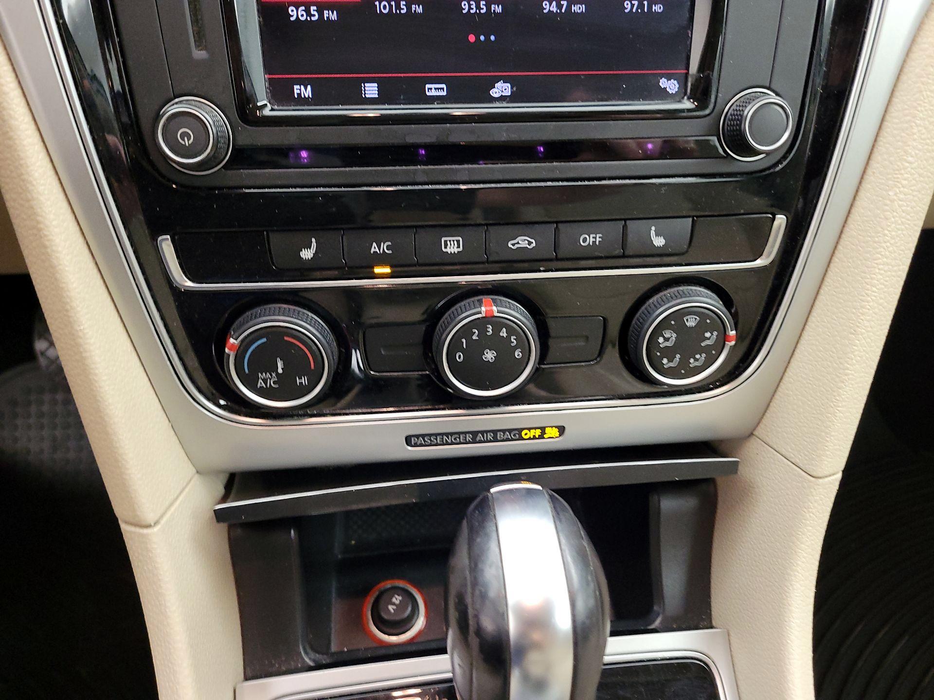 Thumbnail: 2019 Volkswagen Passat - 16