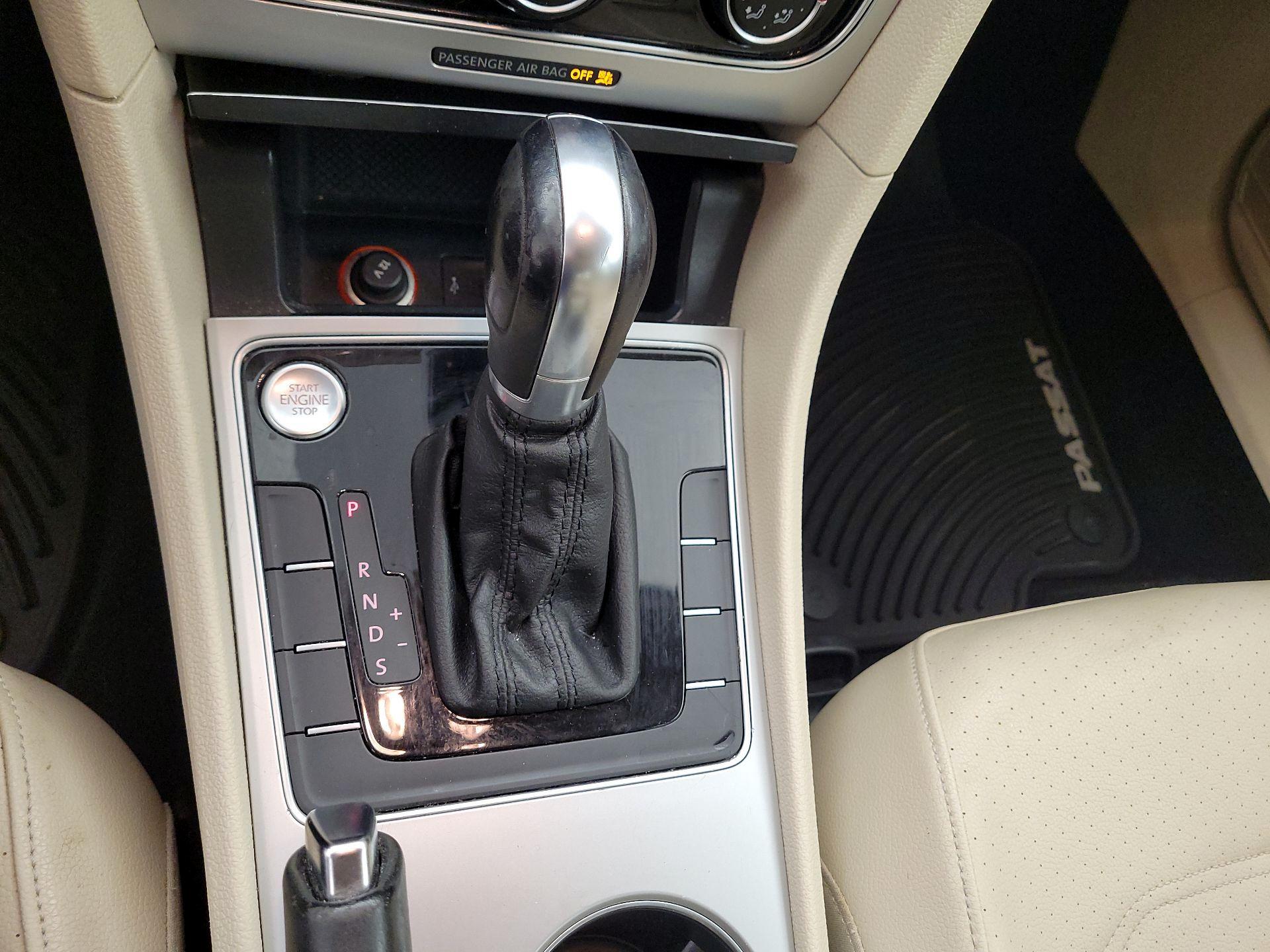 Thumbnail: 2019 Volkswagen Passat - 17