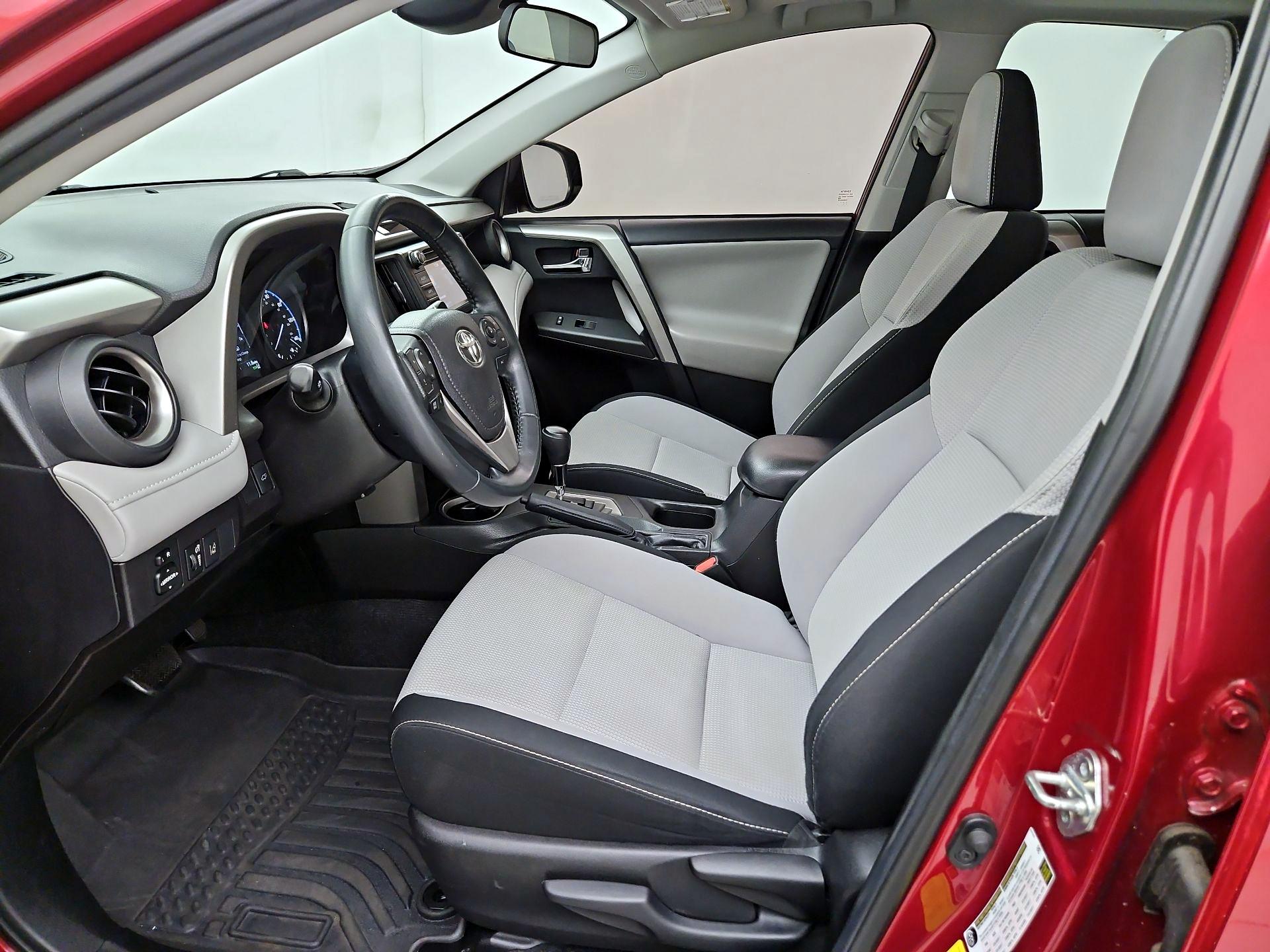 Thumbnail: 2018 Toyota RAV4 - 11