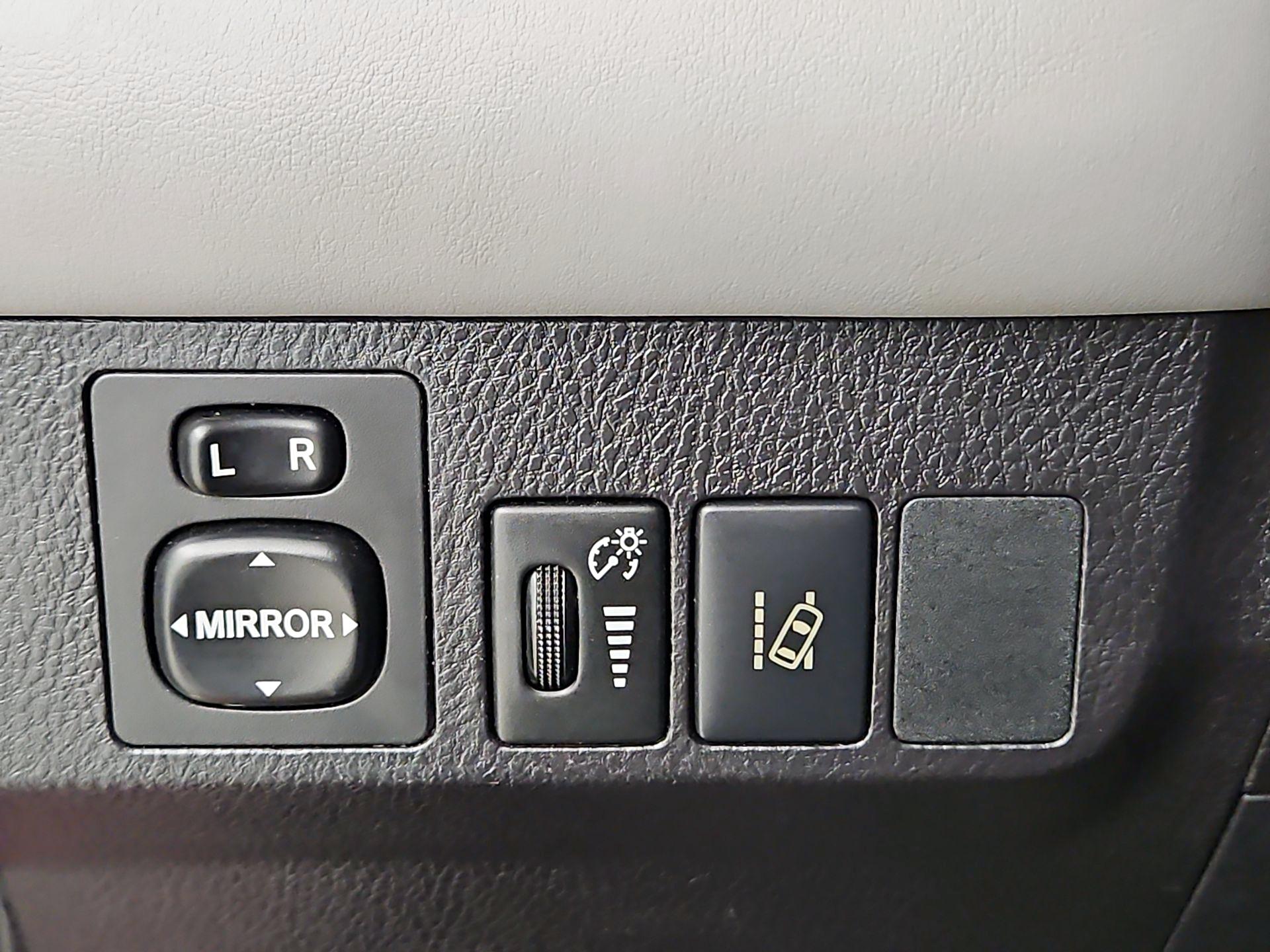 Thumbnail: 2018 Toyota RAV4 - 13