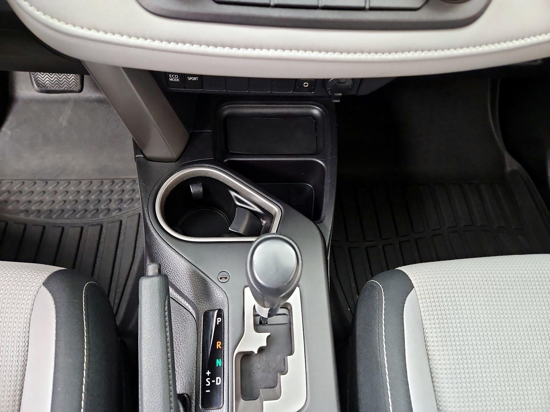 Thumbnail: 2018 Toyota RAV4 - 17