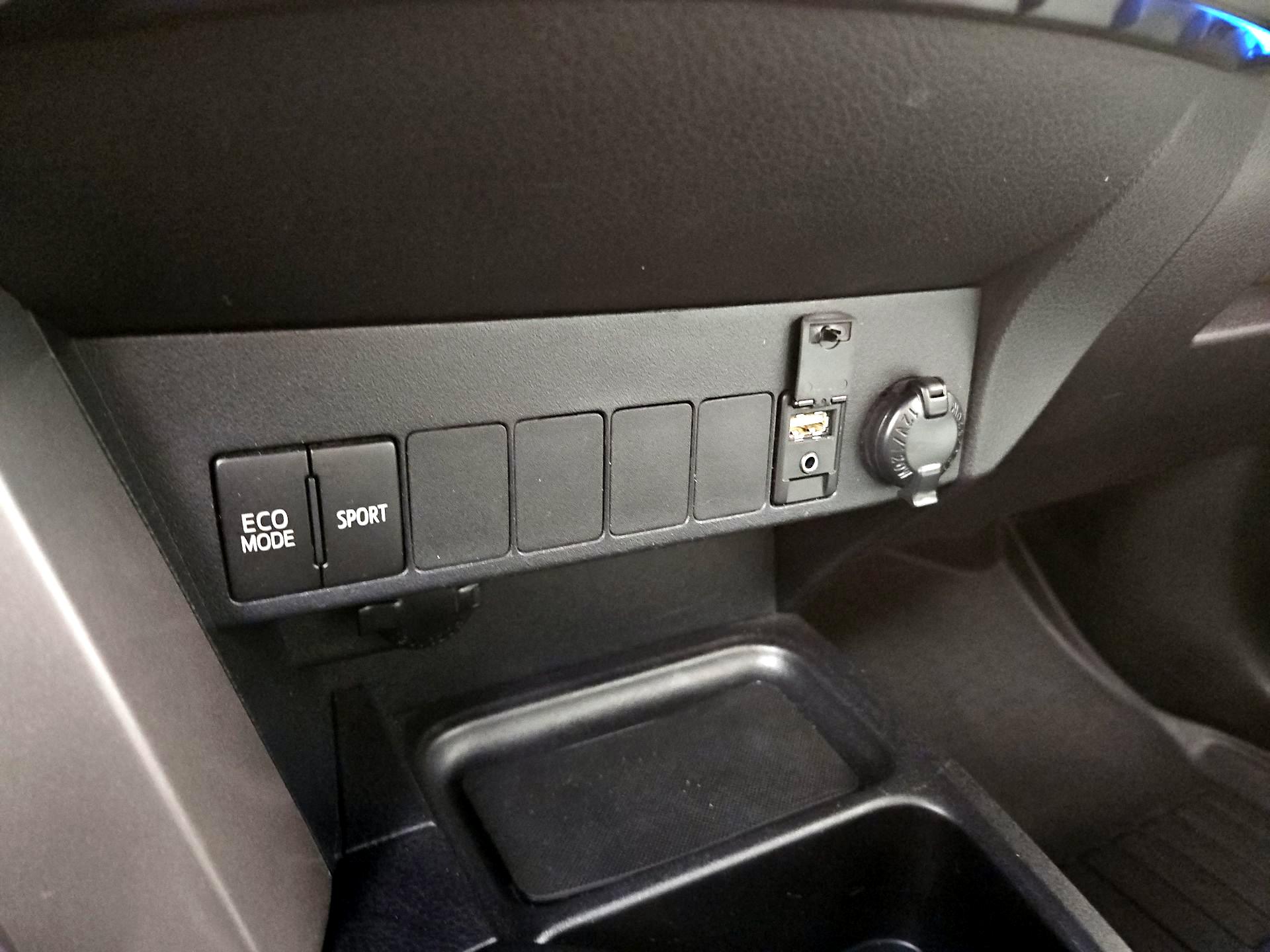 Thumbnail: 2018 Toyota RAV4 - 18