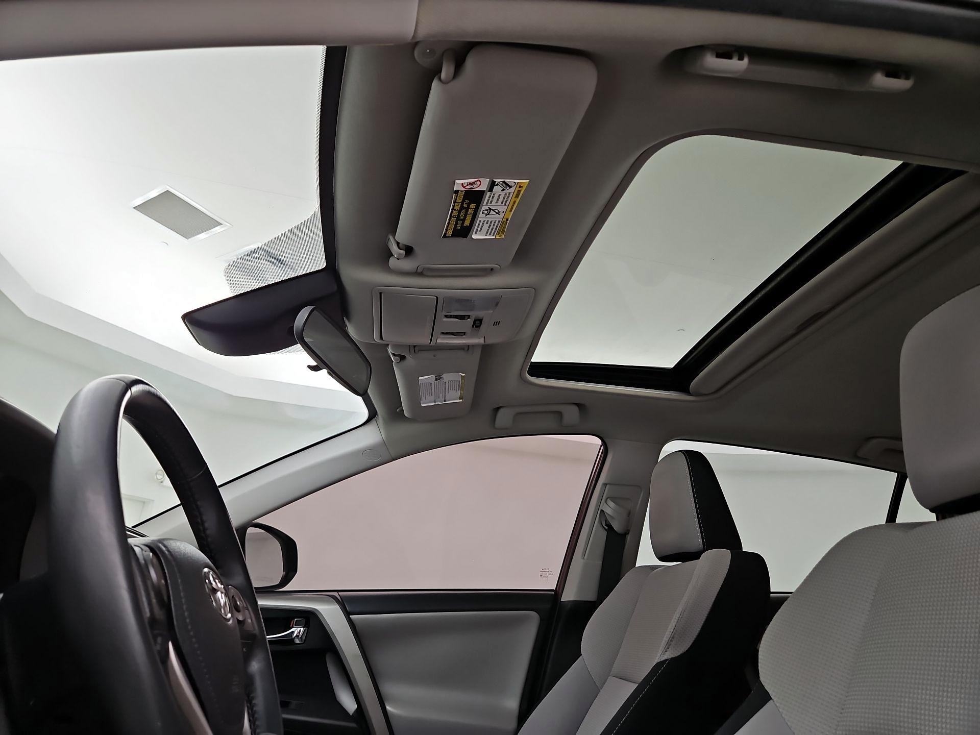 Thumbnail: 2018 Toyota RAV4 - 19