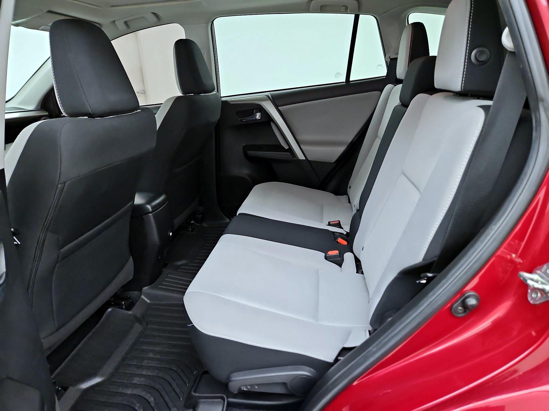 Thumbnail: 2018 Toyota RAV4 - 20