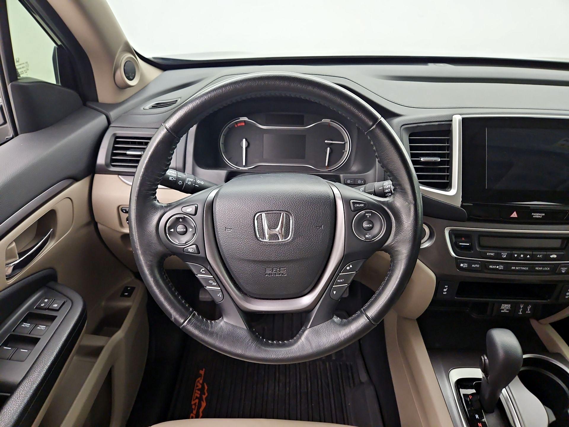 Thumbnail: 2017 Honda Pilot - 10