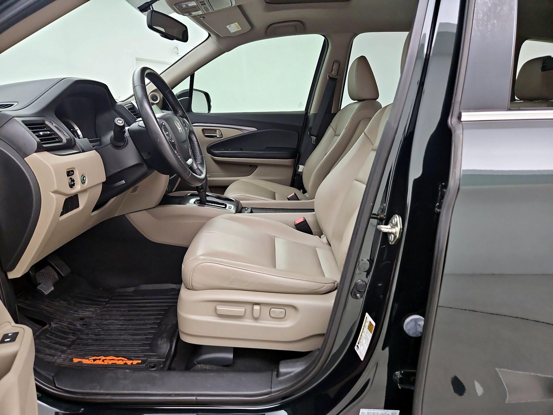 Thumbnail: 2017 Honda Pilot - 11