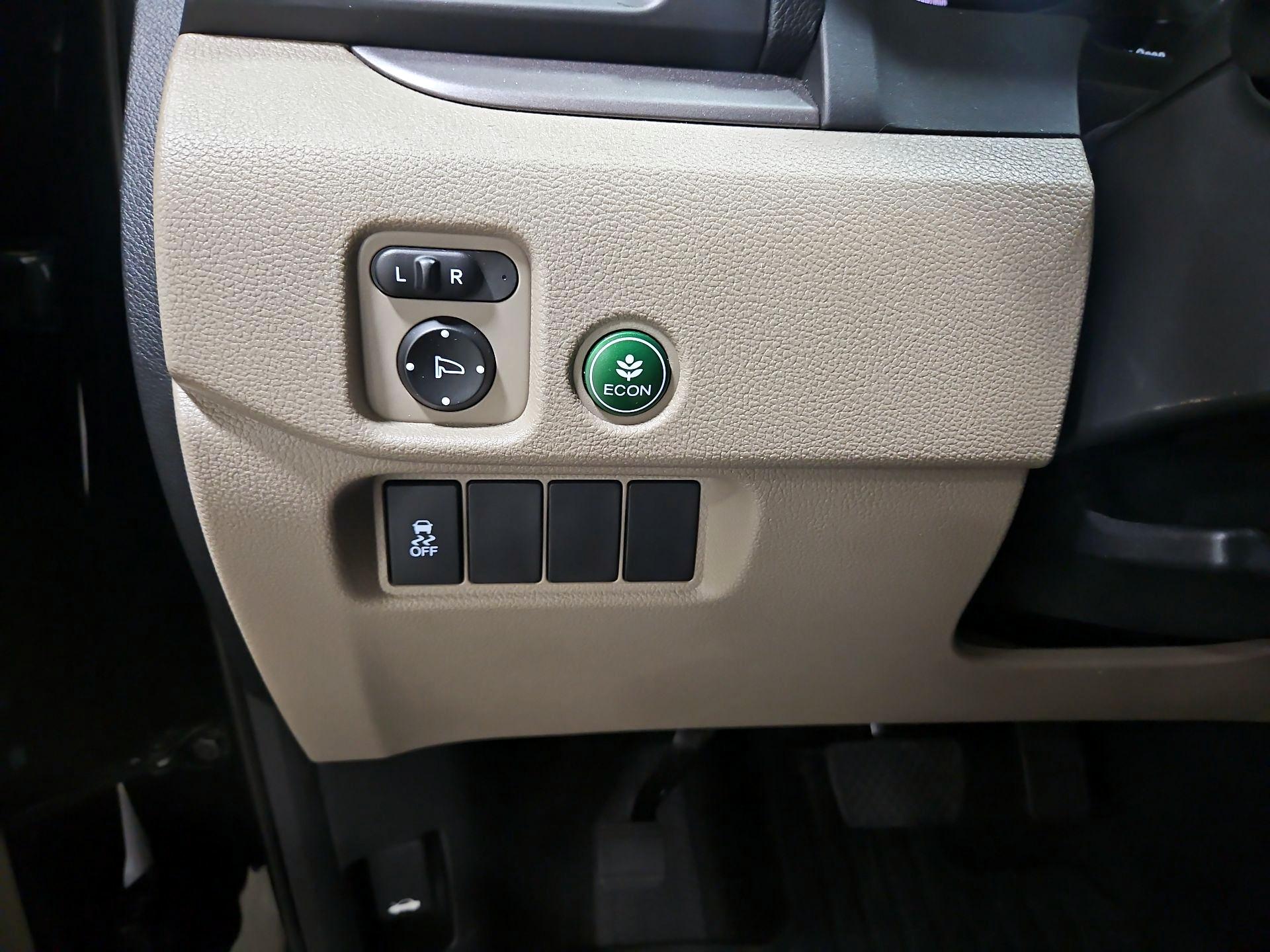 Thumbnail: 2017 Honda Pilot - 13