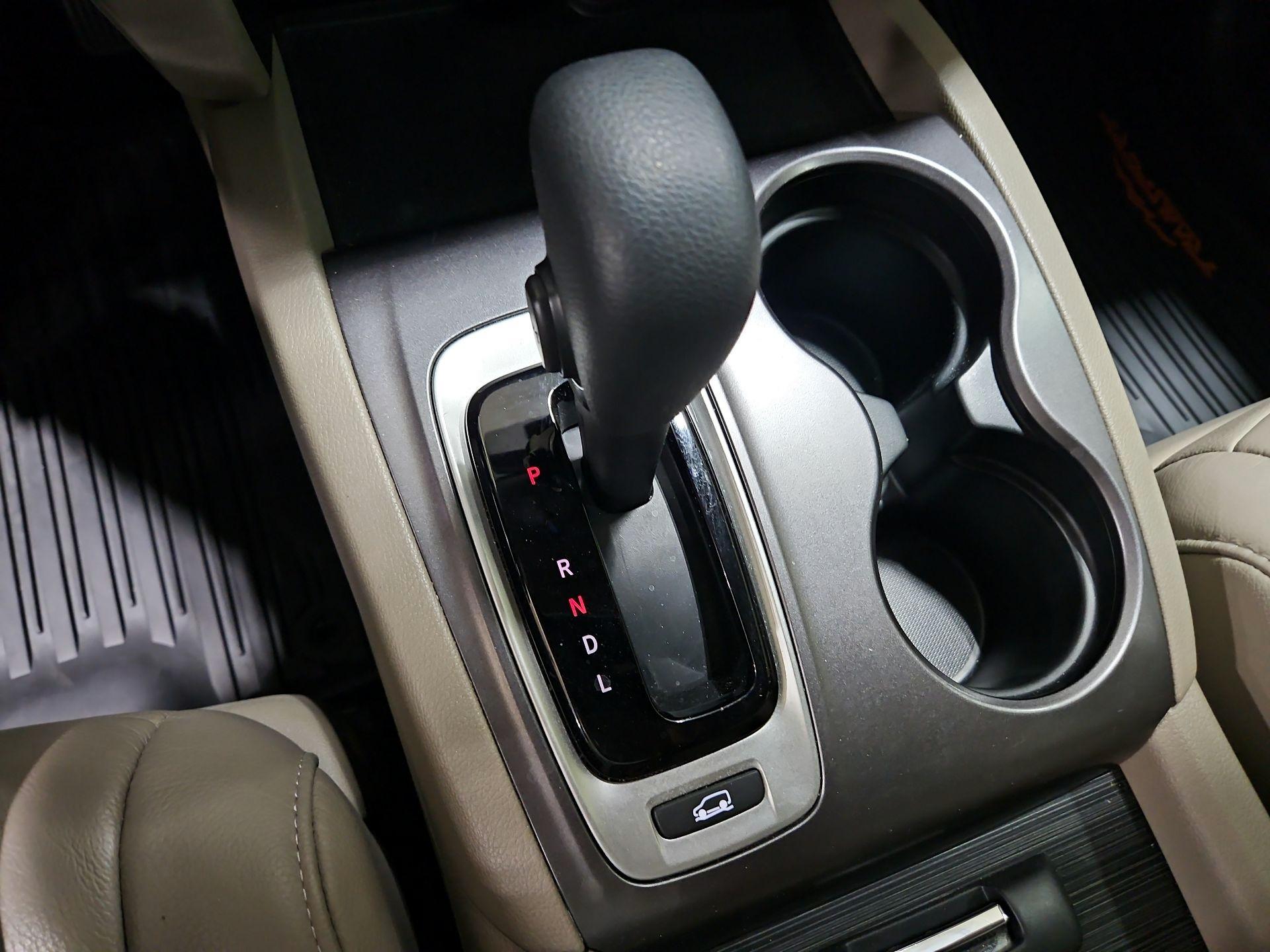 Thumbnail: 2017 Honda Pilot - 16