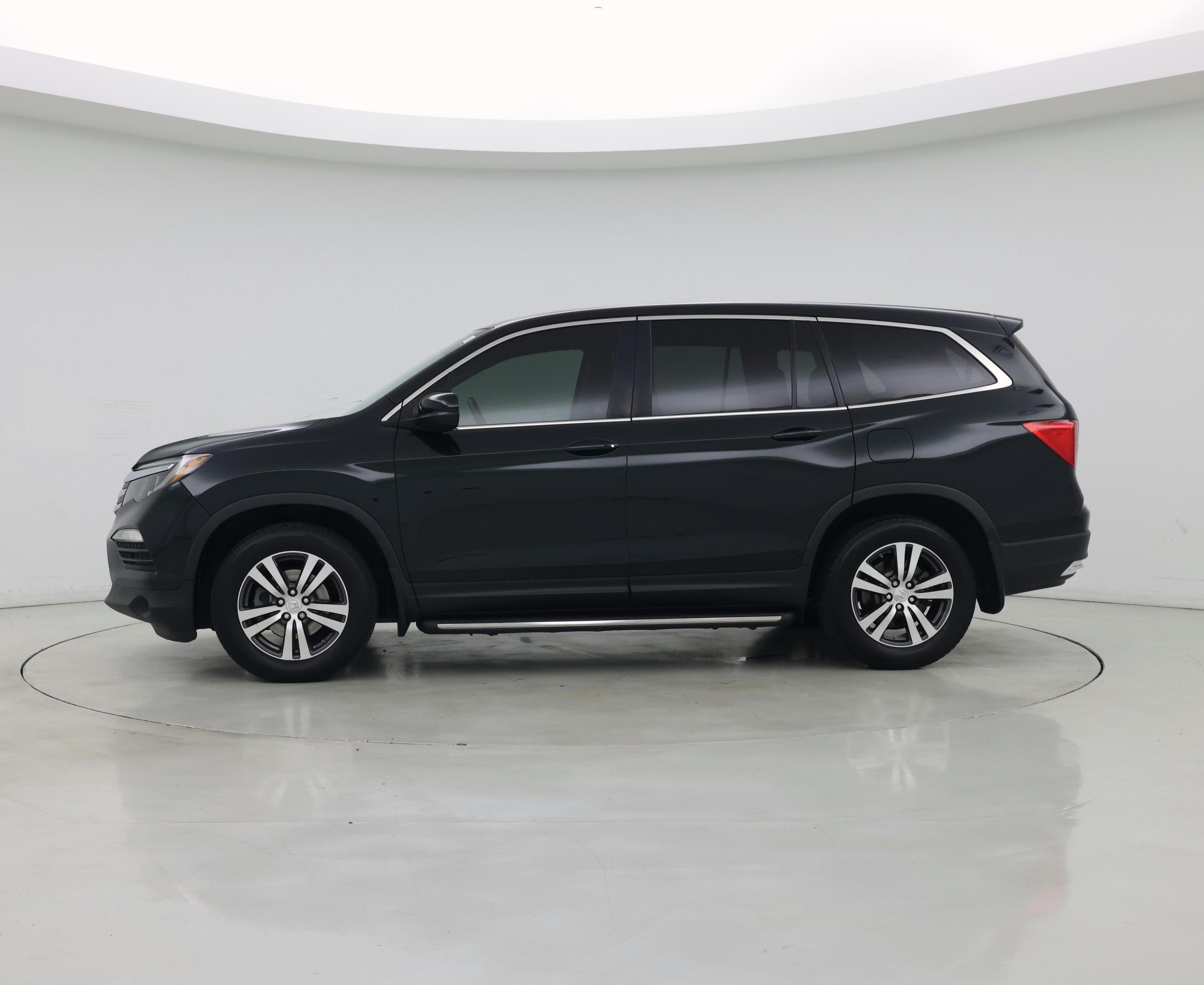 Thumbnail: 2017 Honda Pilot - 3