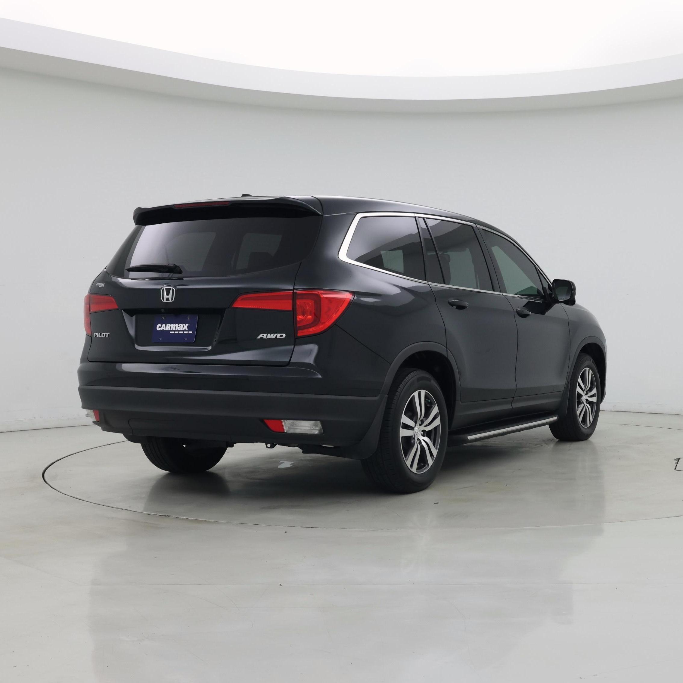 Thumbnail: 2017 Honda Pilot - 8