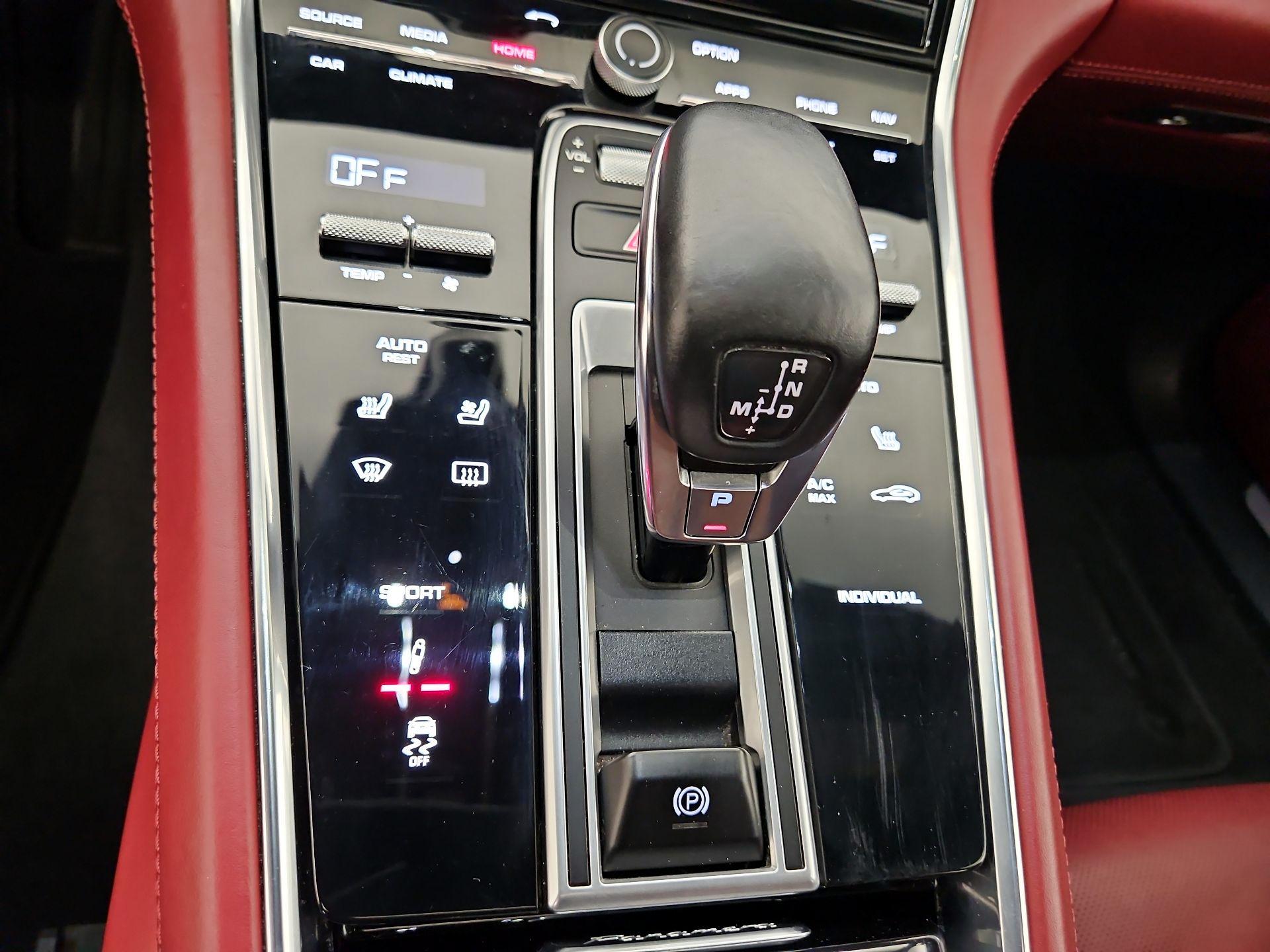 Thumbnail: 2018 Porsche Panamera - 17