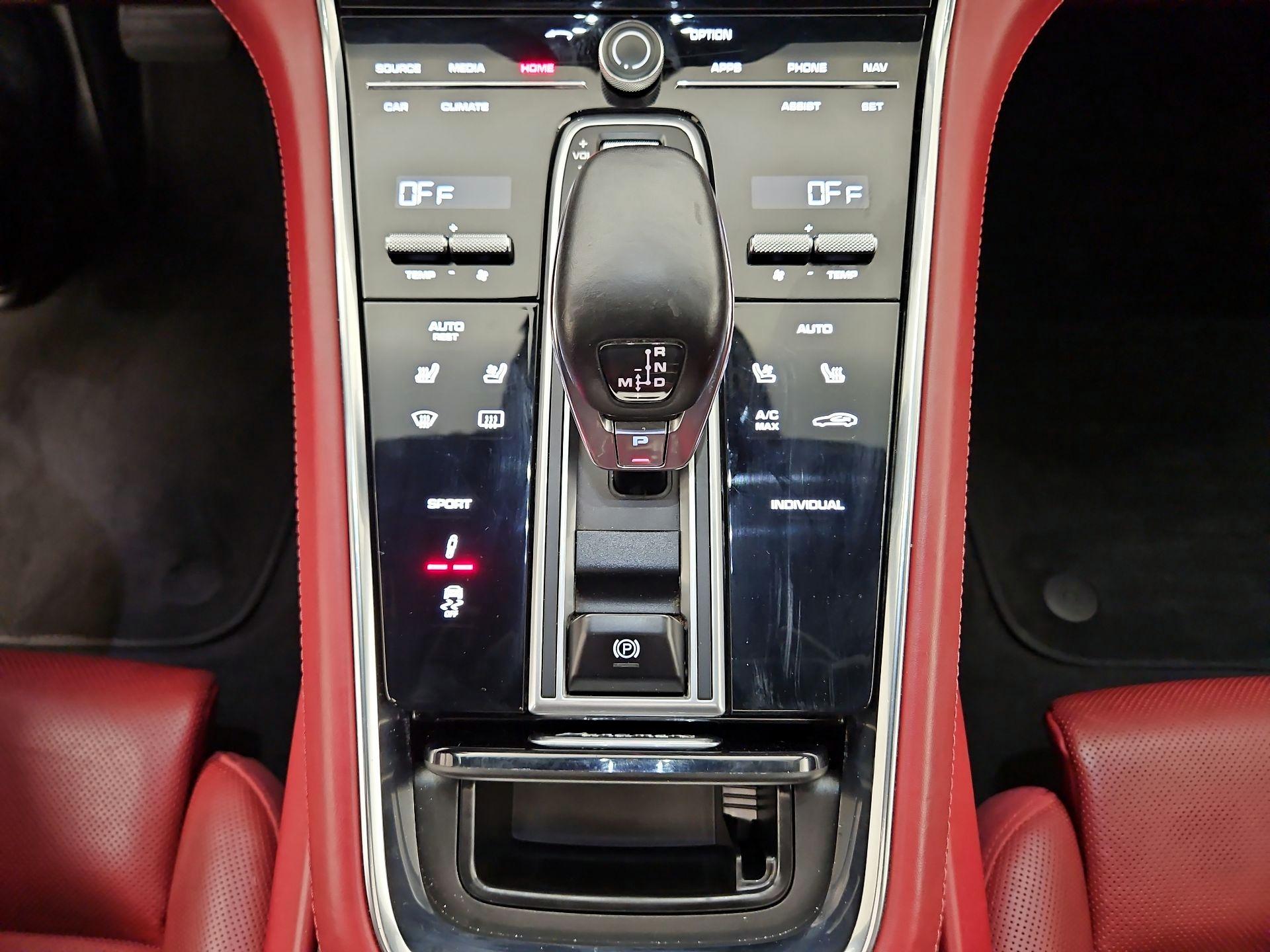 Thumbnail: 2018 Porsche Panamera - 18