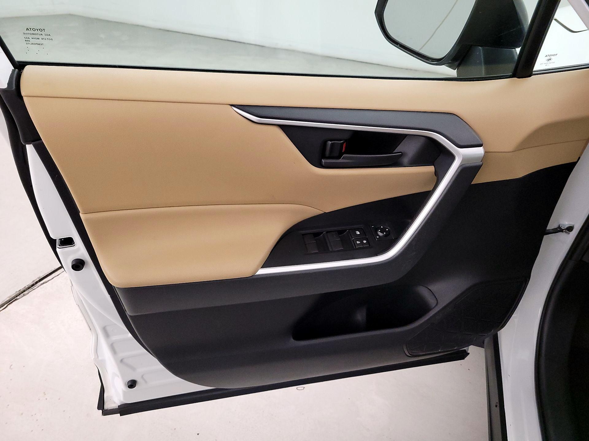 Thumbnail: 2020 Toyota RAV4 - 12