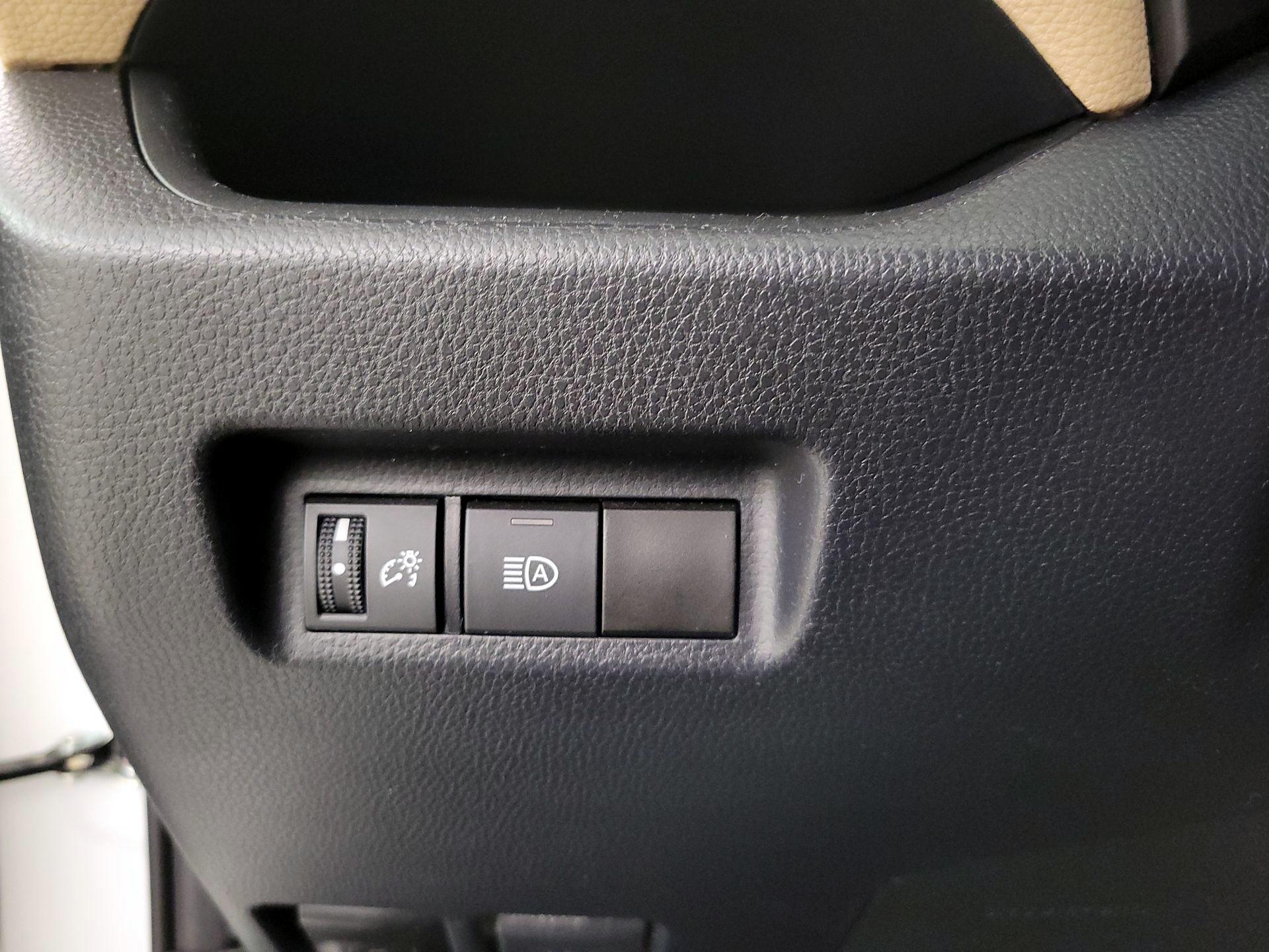 Thumbnail: 2020 Toyota RAV4 - 13