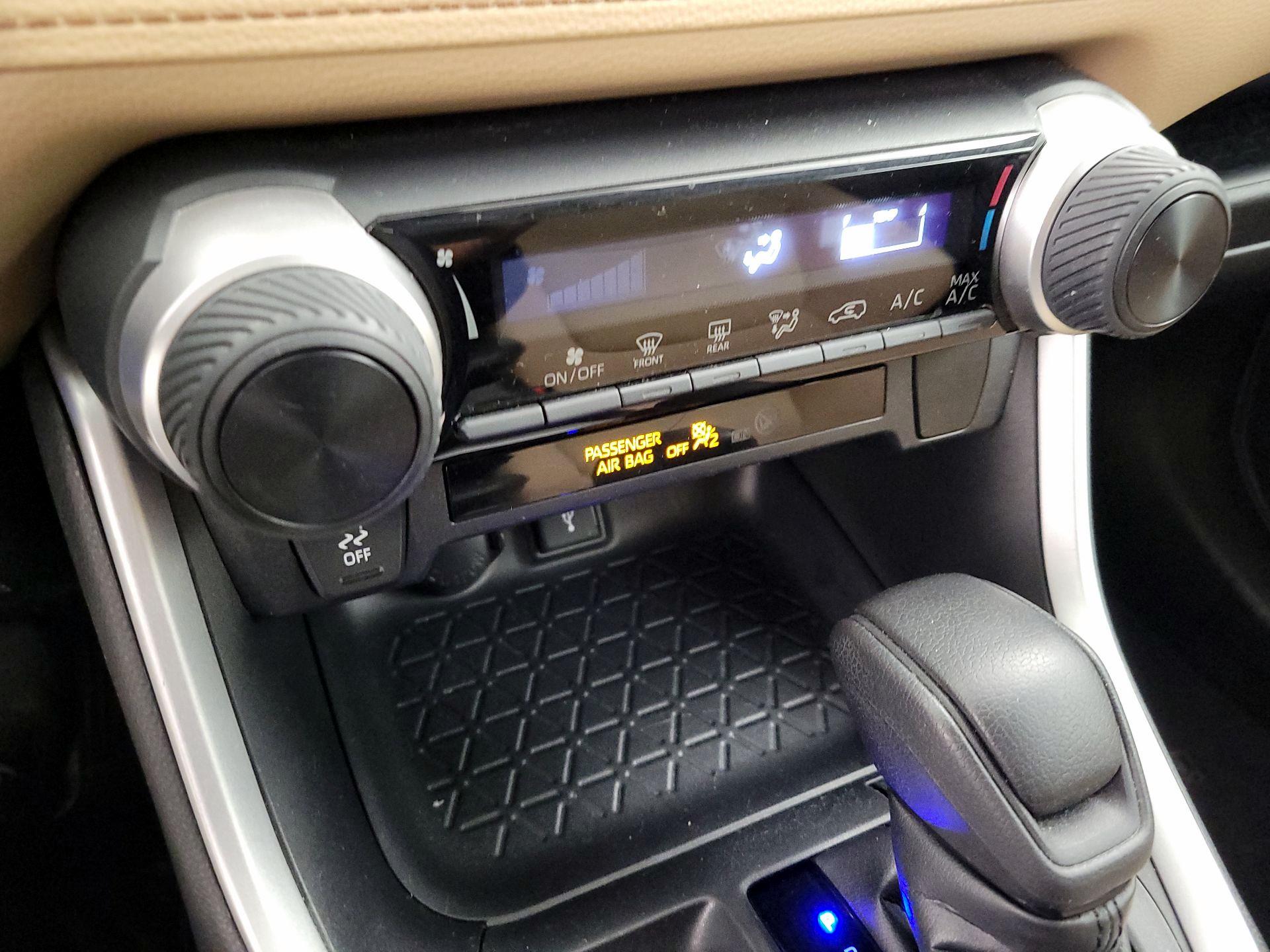 Thumbnail: 2020 Toyota RAV4 - 16