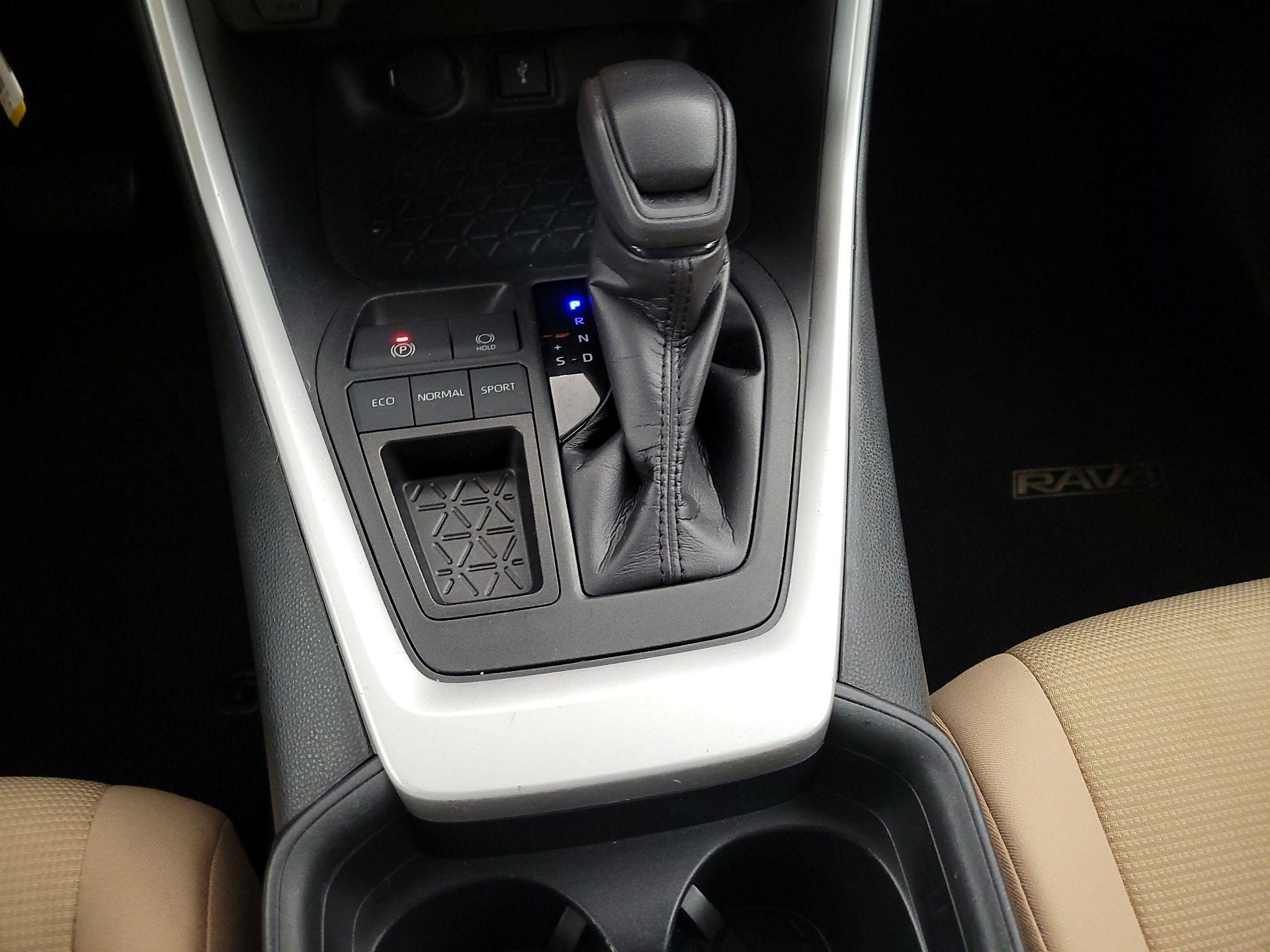 Thumbnail: 2020 Toyota RAV4 - 17