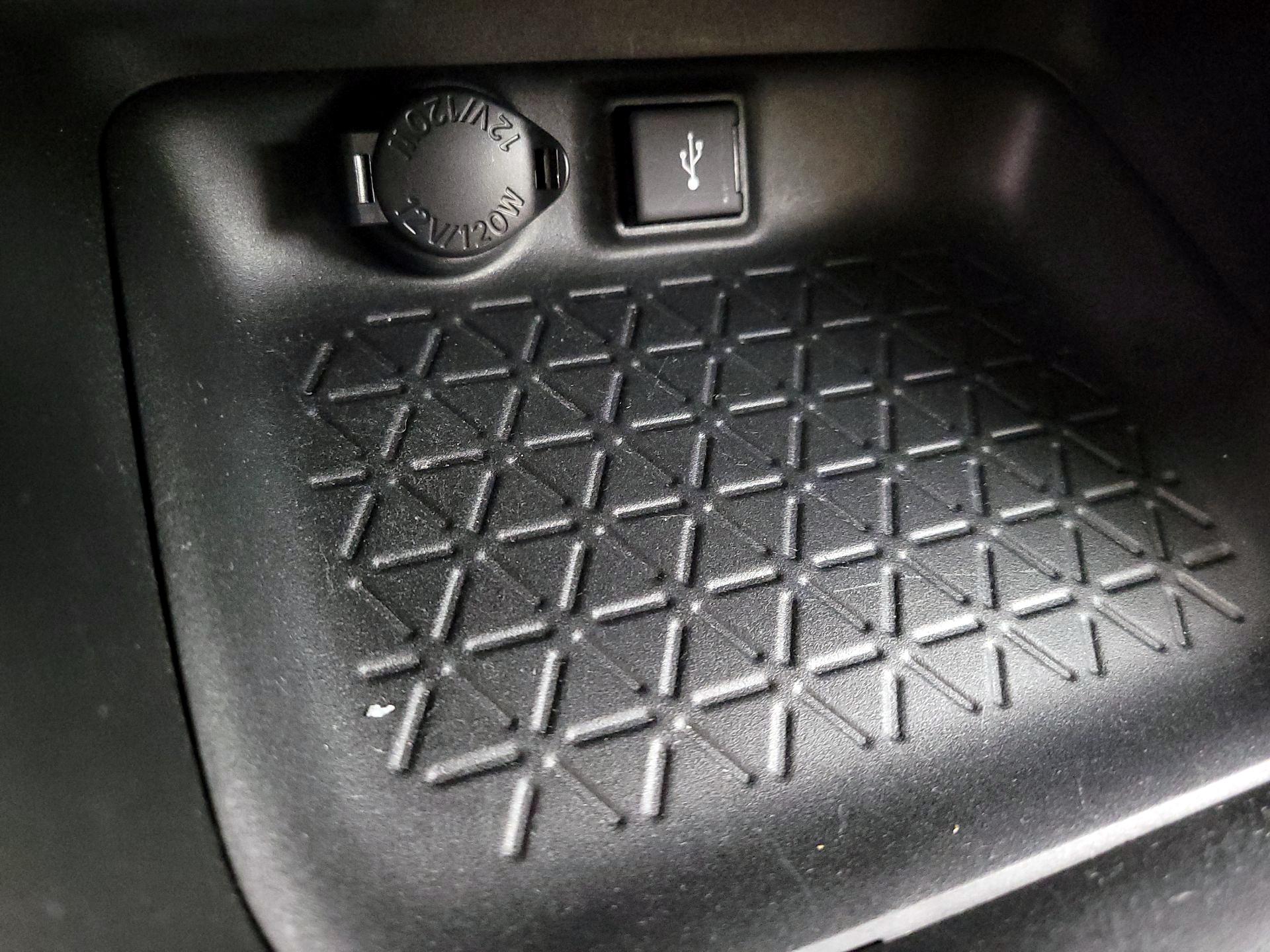 Thumbnail: 2020 Toyota RAV4 - 18