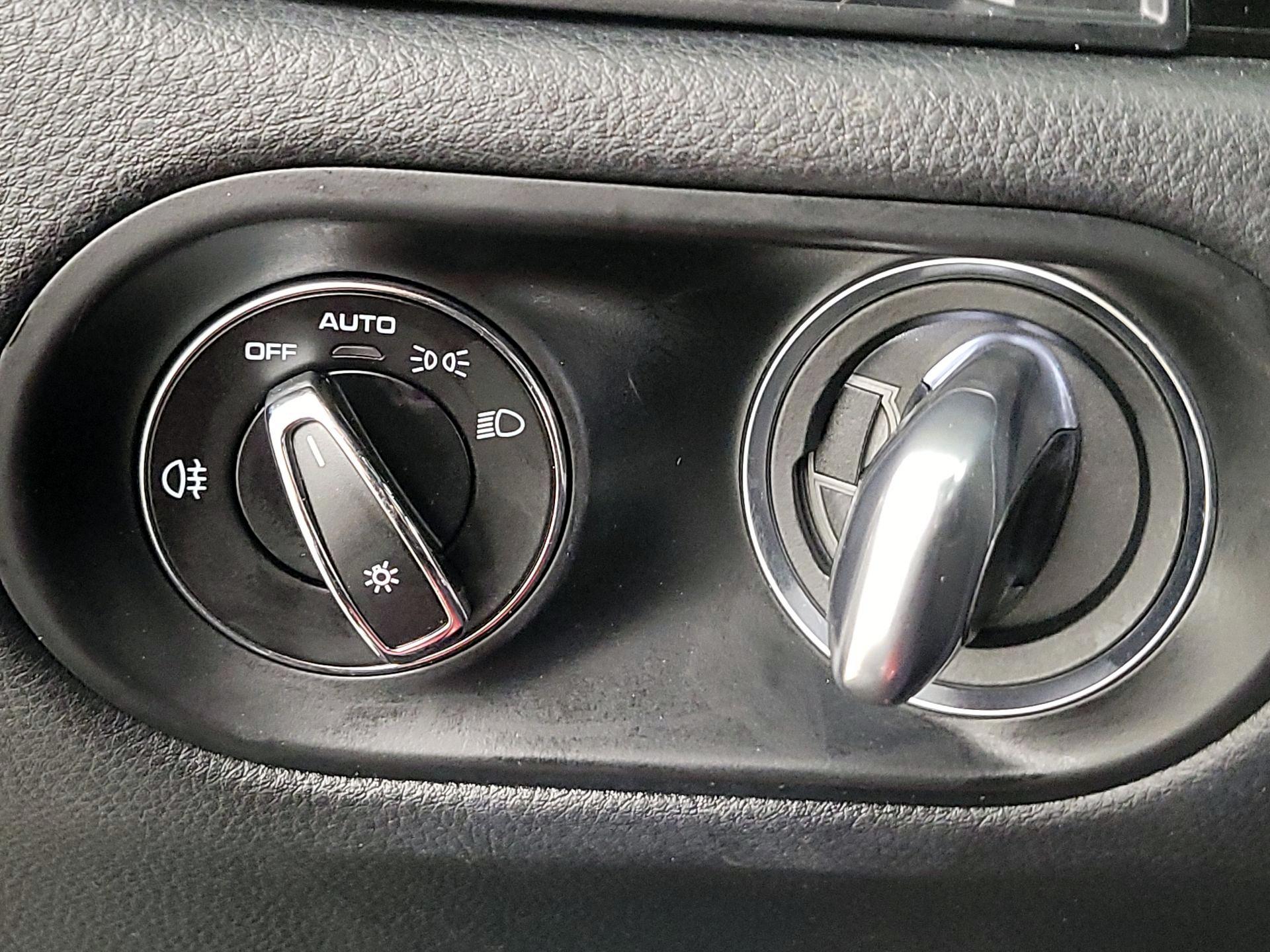 Thumbnail: 2021 Porsche Macan - 13