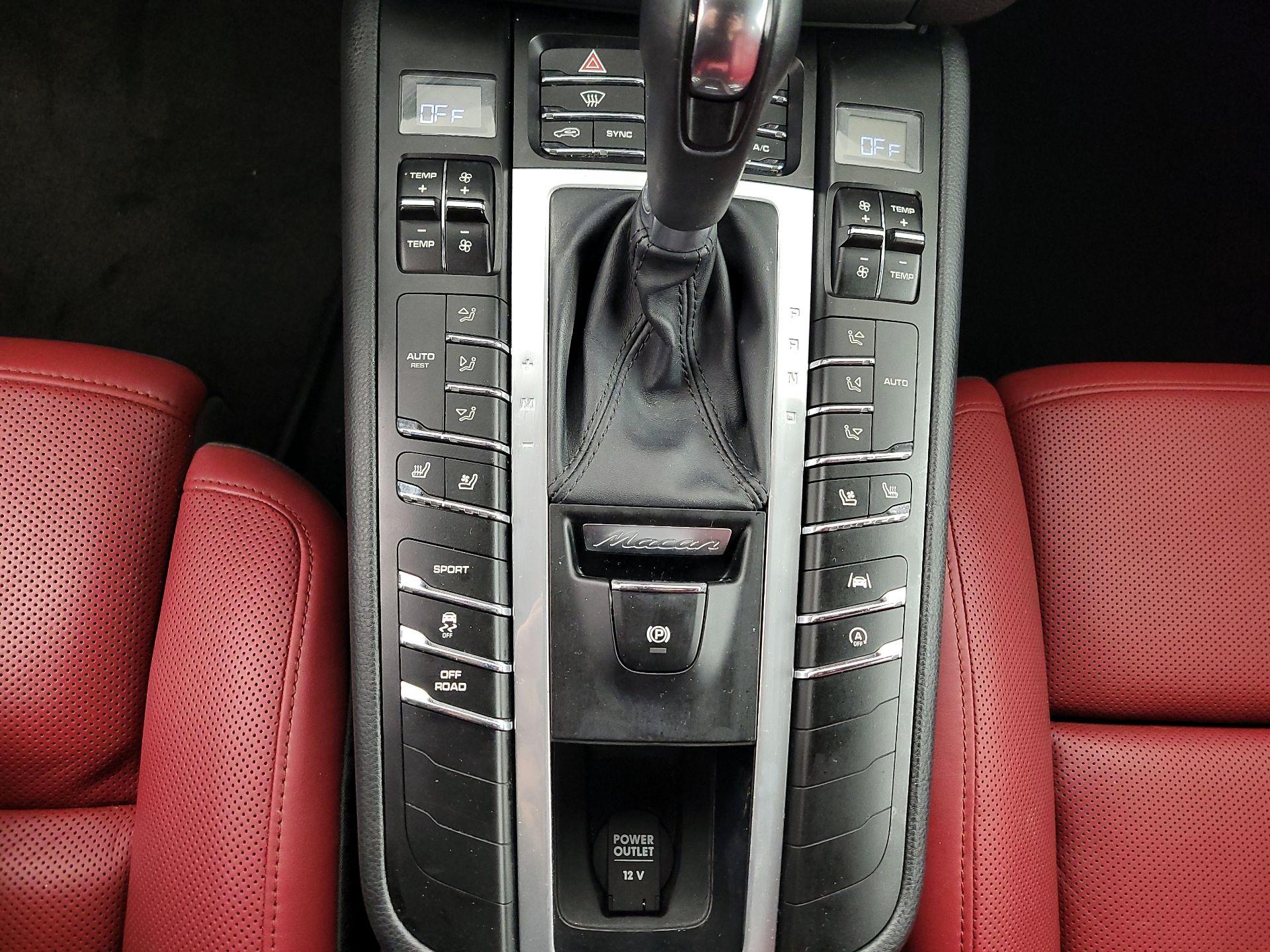 Thumbnail: 2021 Porsche Macan - 17