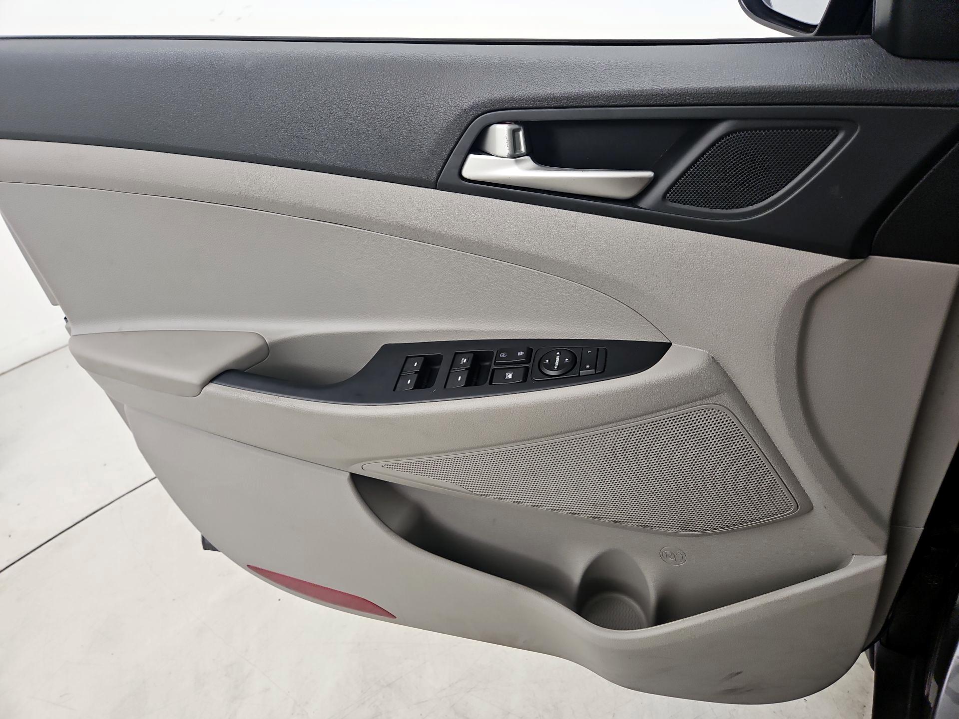 Thumbnail: 2020 Hyundai Tucson - 12