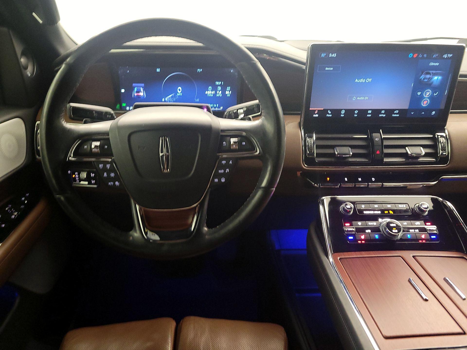 Thumbnail: 2022 Lincoln Navigator - 10