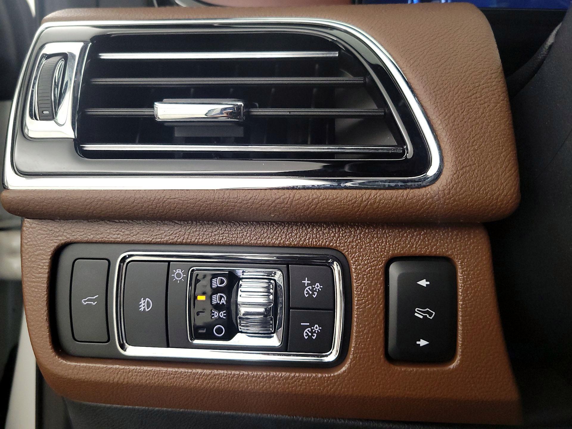 Thumbnail: 2022 Lincoln Navigator - 13