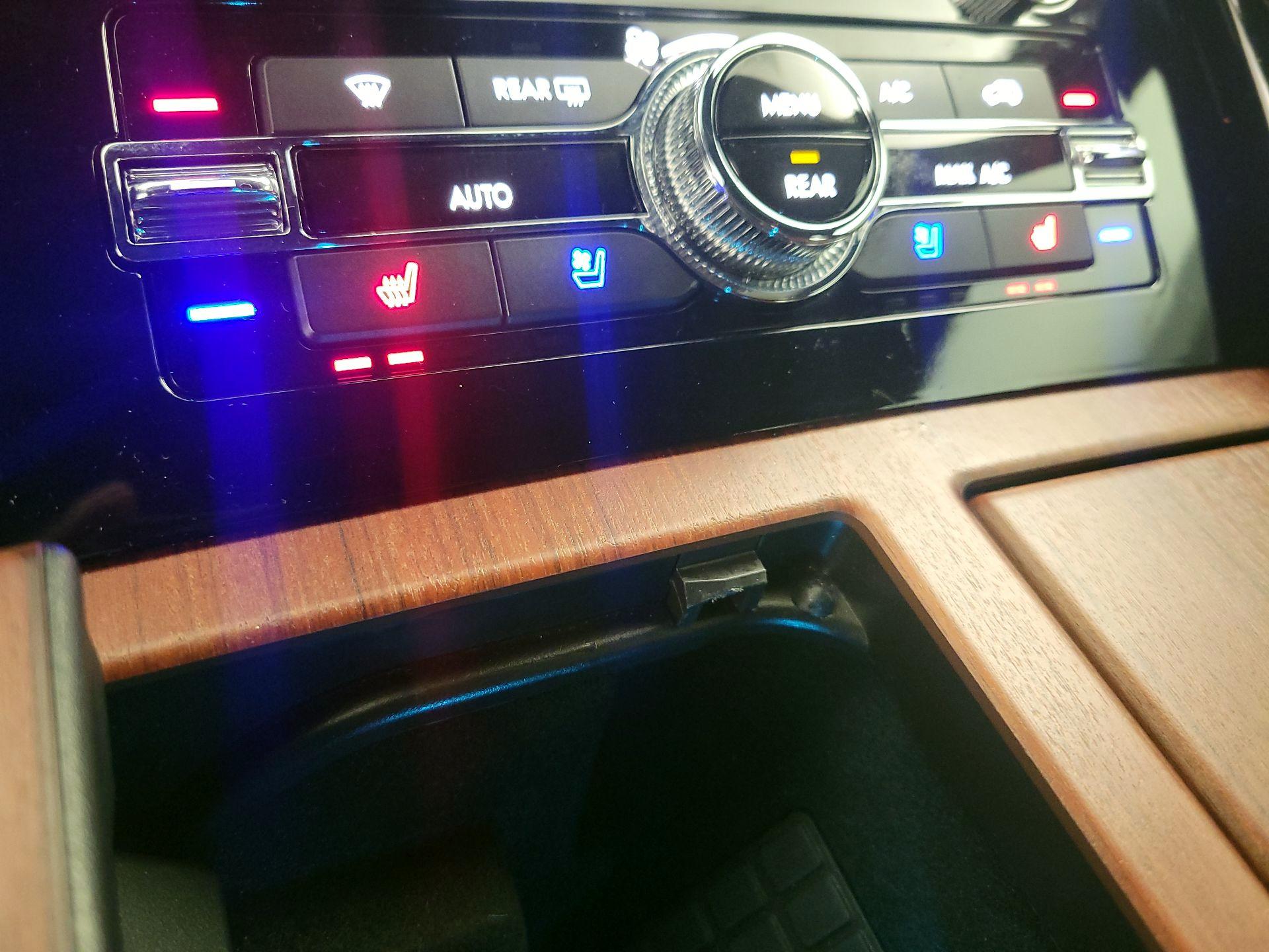 Thumbnail: 2022 Lincoln Navigator - 17