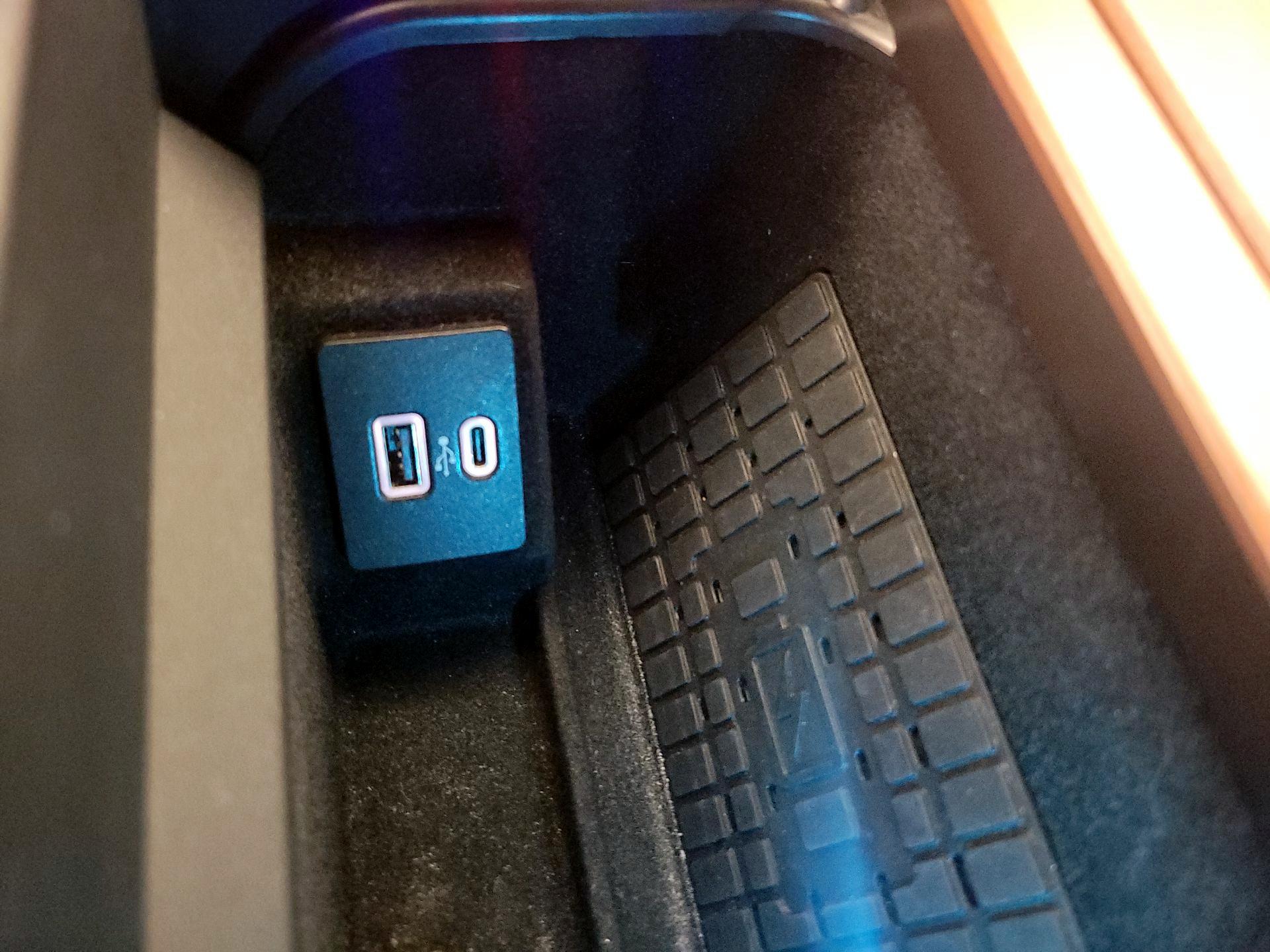 Thumbnail: 2022 Lincoln Navigator - 19