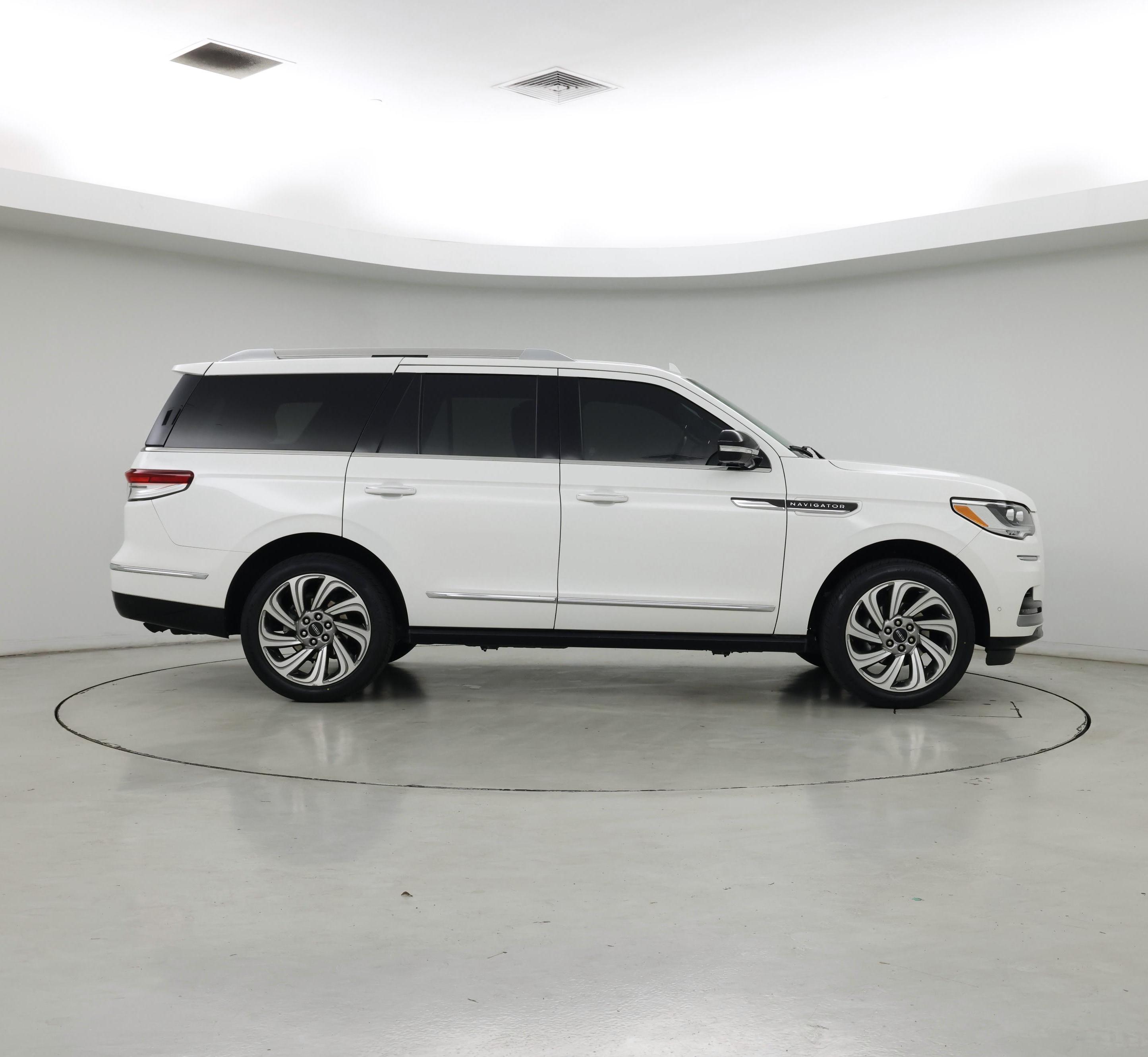 Thumbnail: 2022 Lincoln Navigator - 7