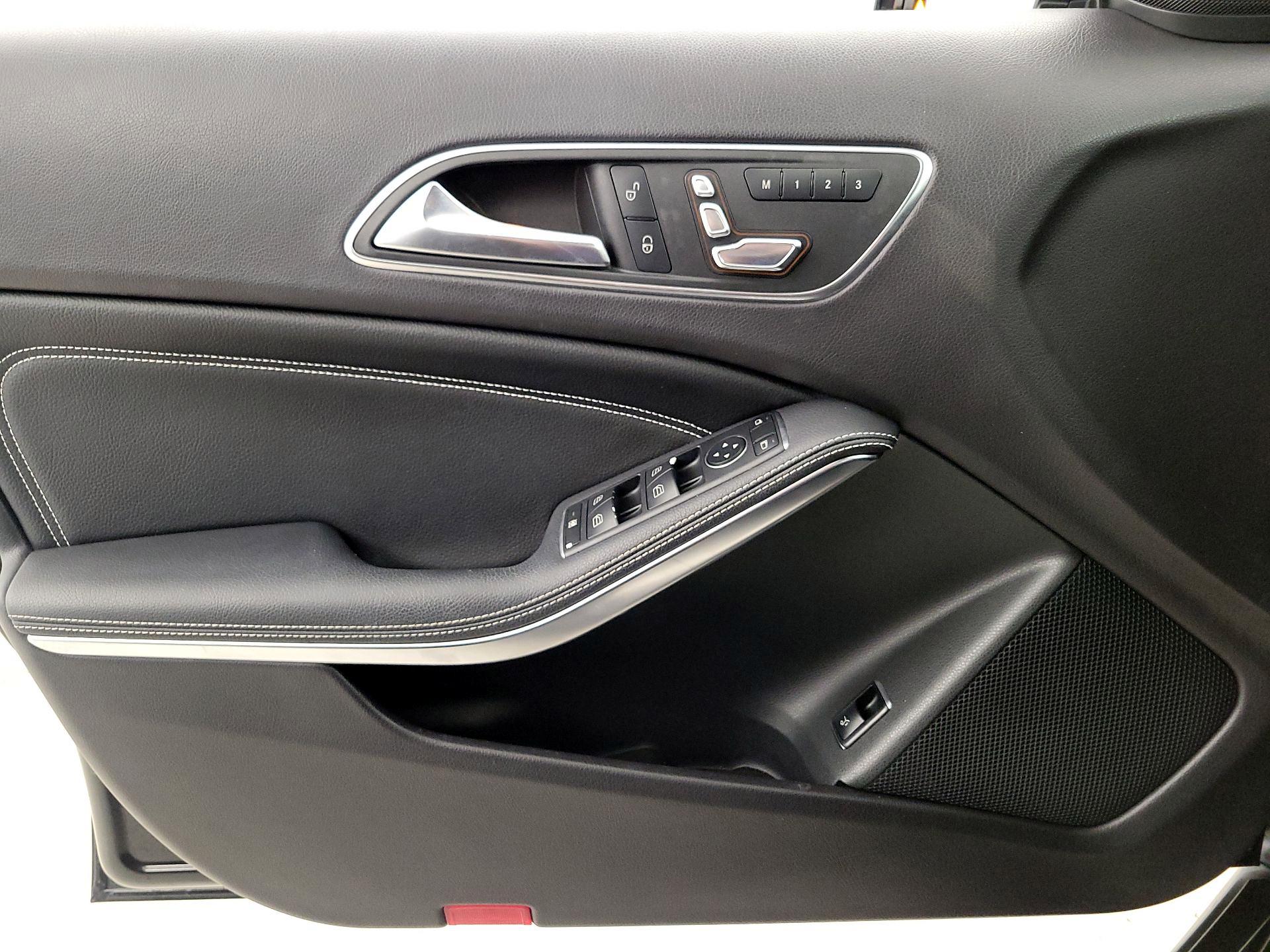 Thumbnail: 2020 Mercedes-Benz GLA - 12