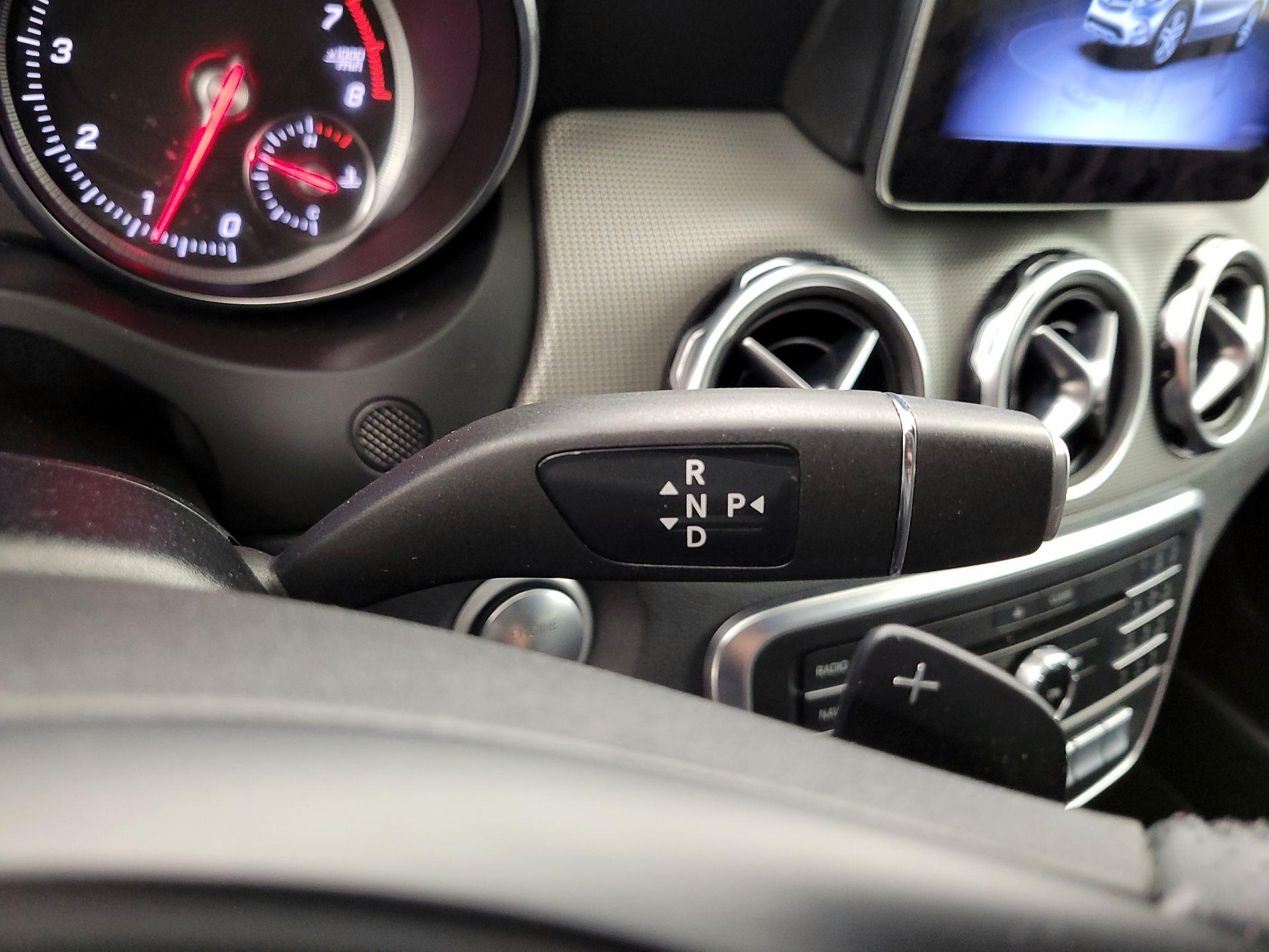 Thumbnail: 2020 Mercedes-Benz GLA - 17