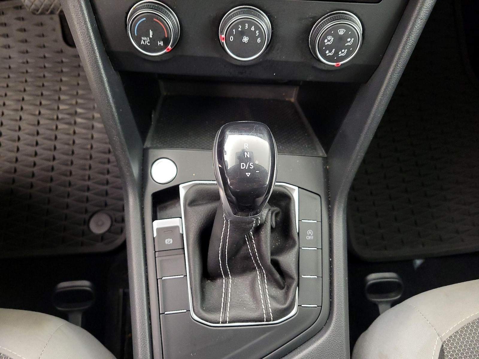 2022 Volkswagen Taos S - Photo 18