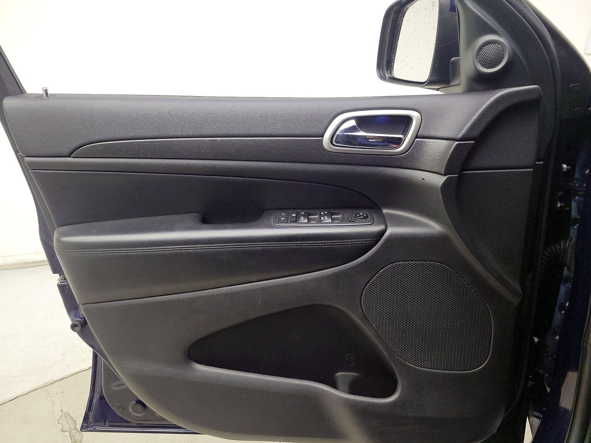 Thumbnail: 2018 Jeep Grand Cherokee - 12