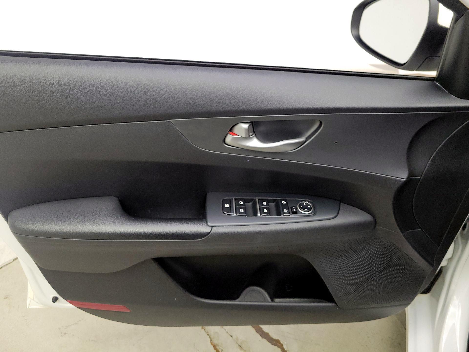 Thumbnail: 2021 Kia Forte - 12