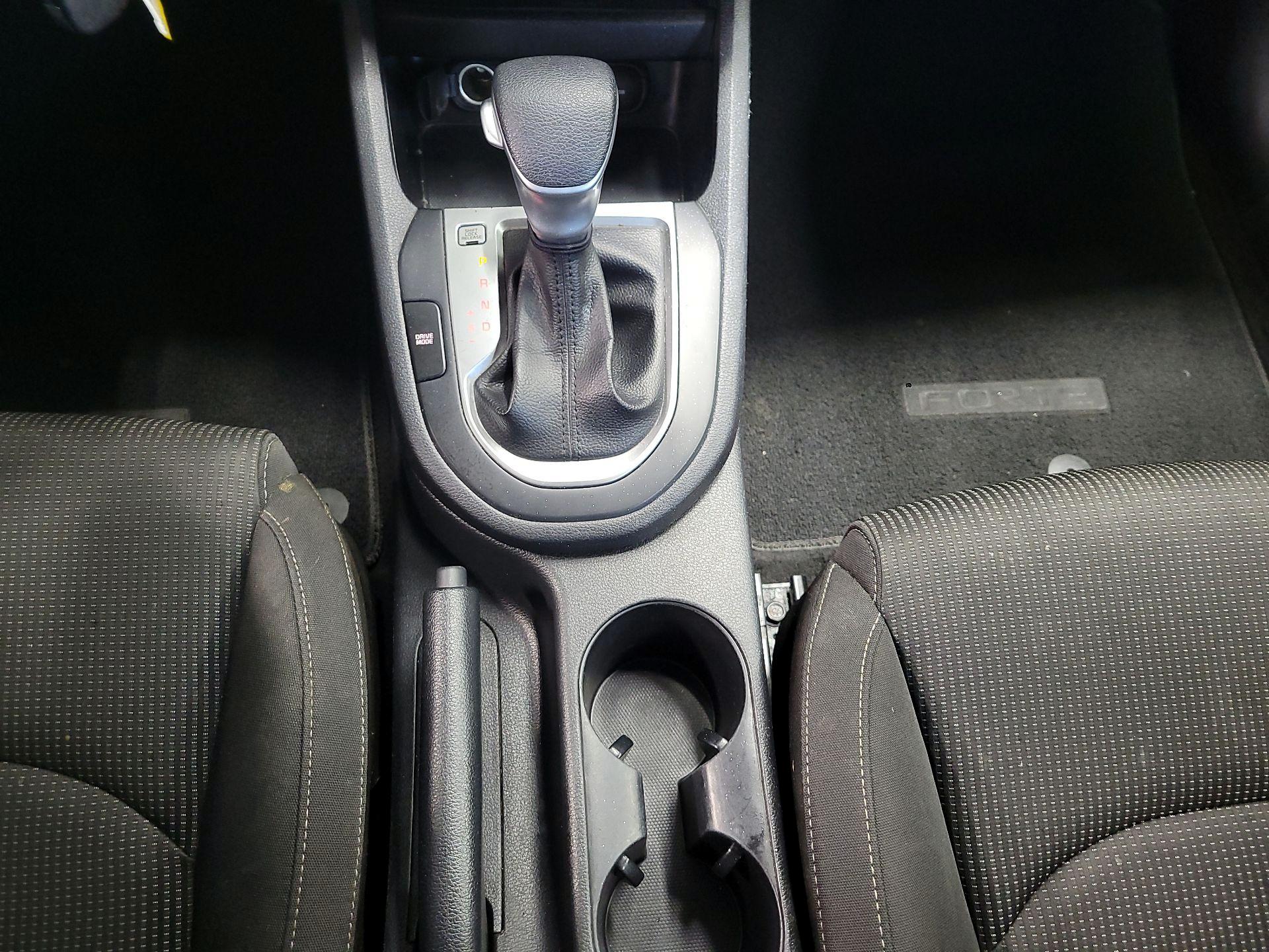 Thumbnail: 2021 Kia Forte - 17