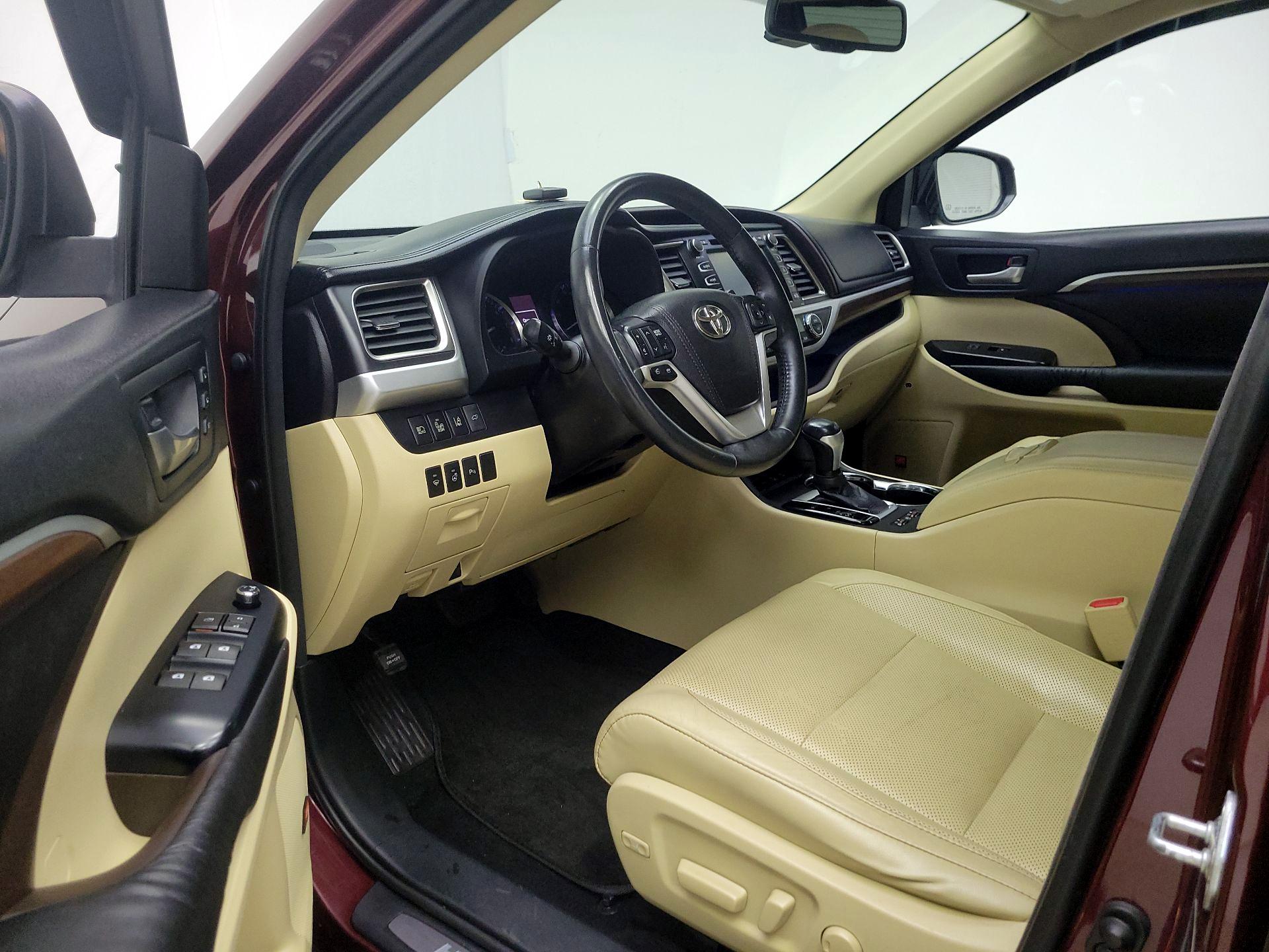 Thumbnail: 2016 Toyota Highlander - 11