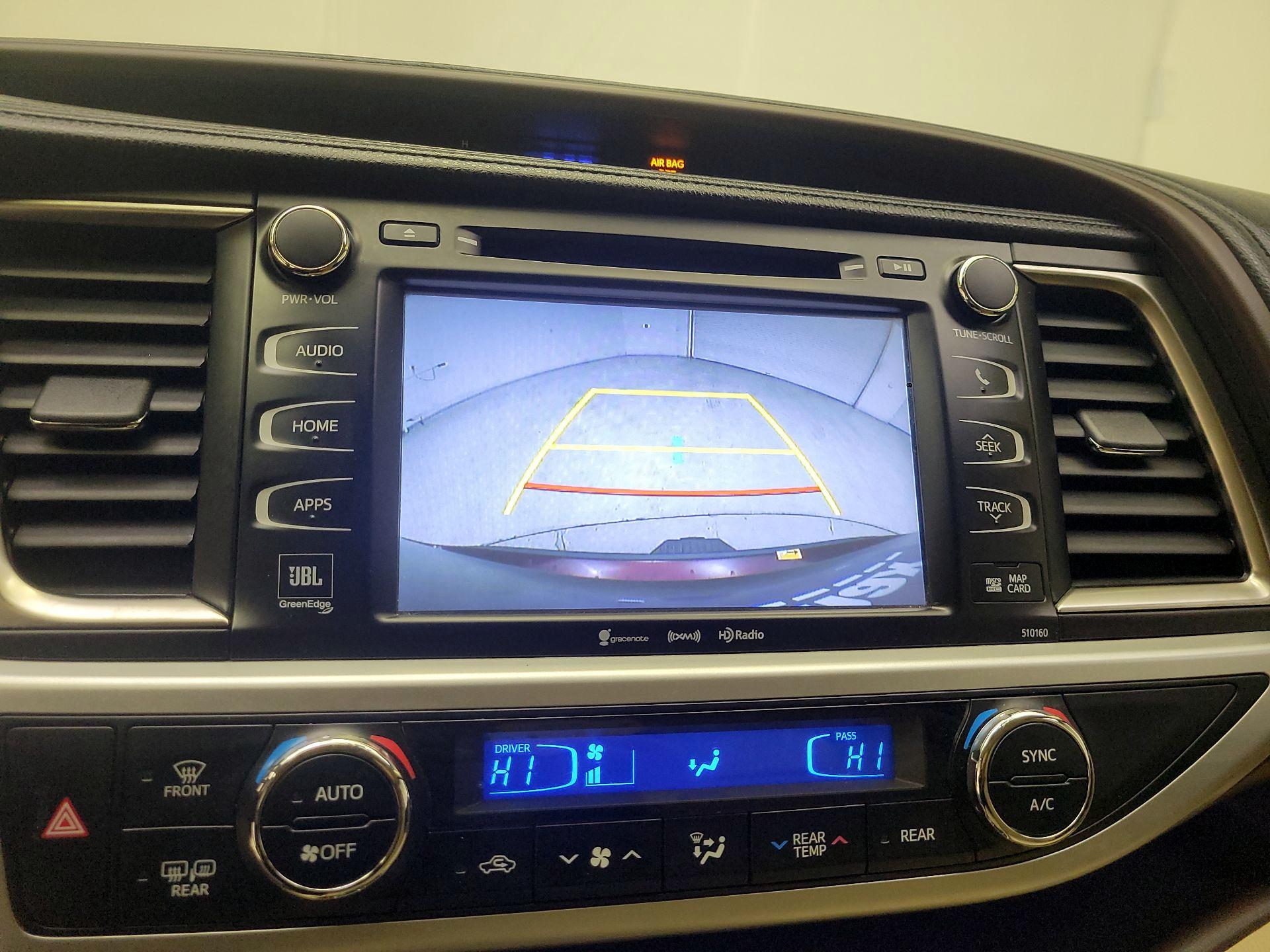 Thumbnail: 2016 Toyota Highlander - 14