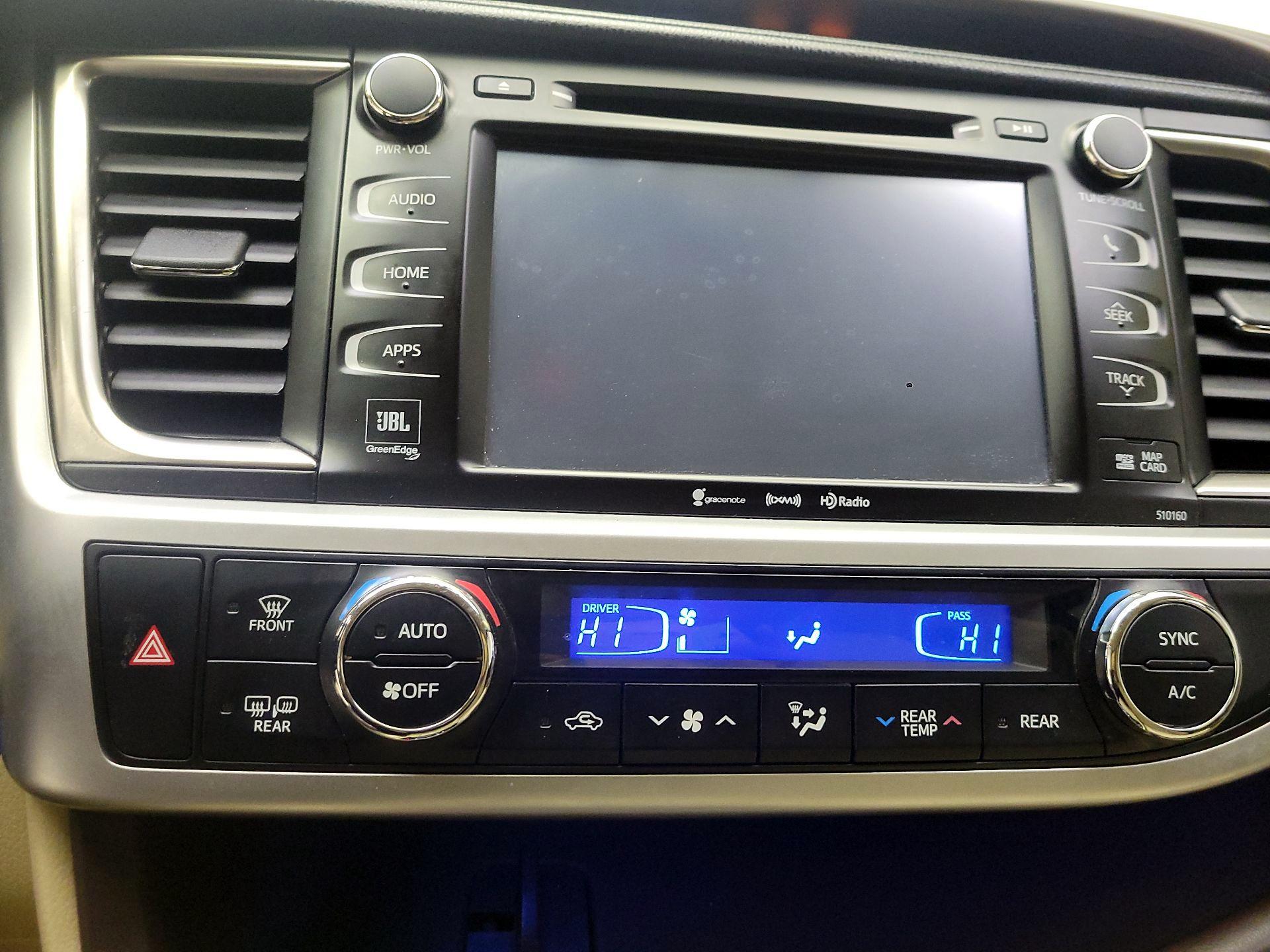 Thumbnail: 2016 Toyota Highlander - 16