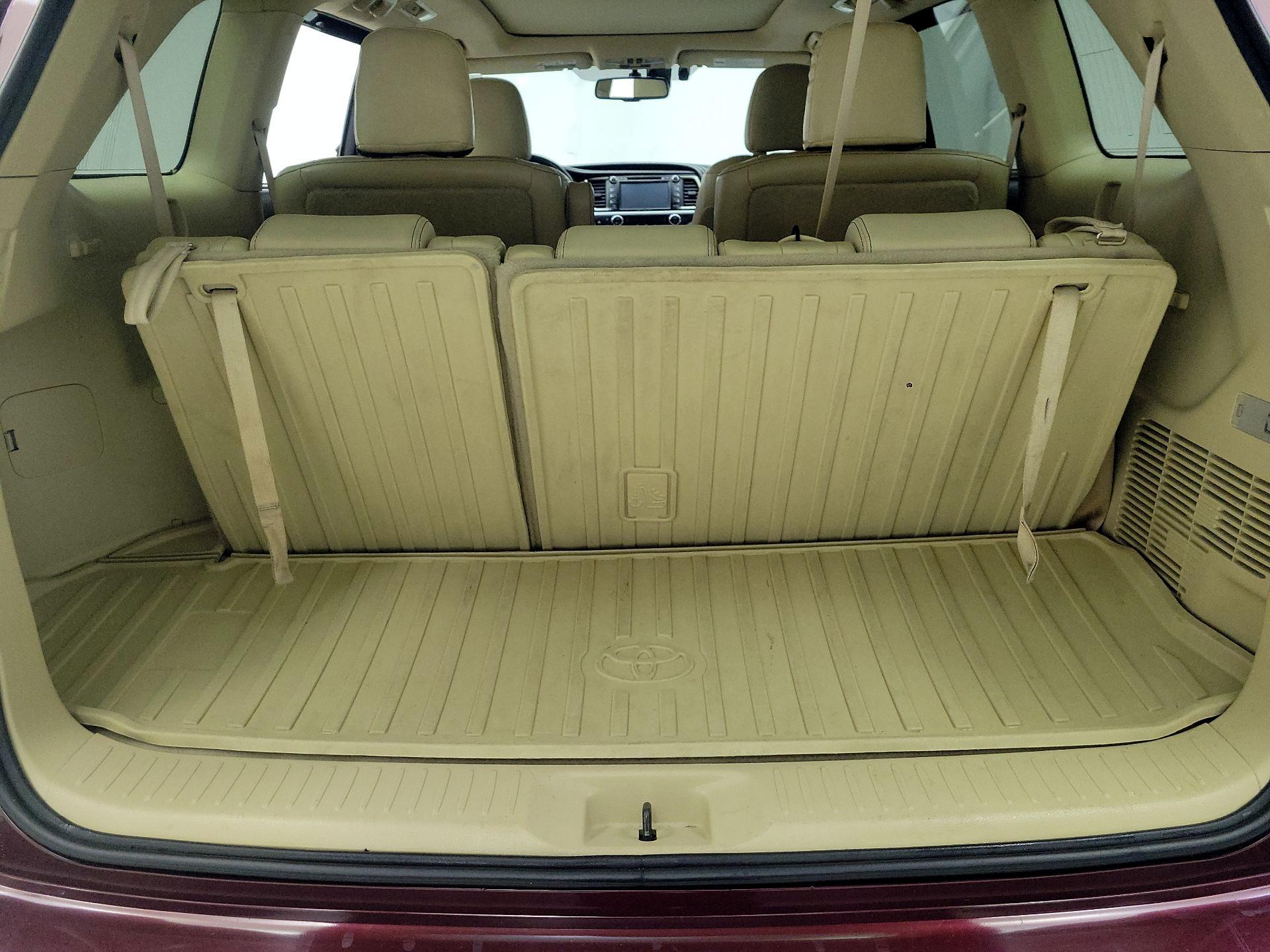 Thumbnail: 2016 Toyota Highlander - 20