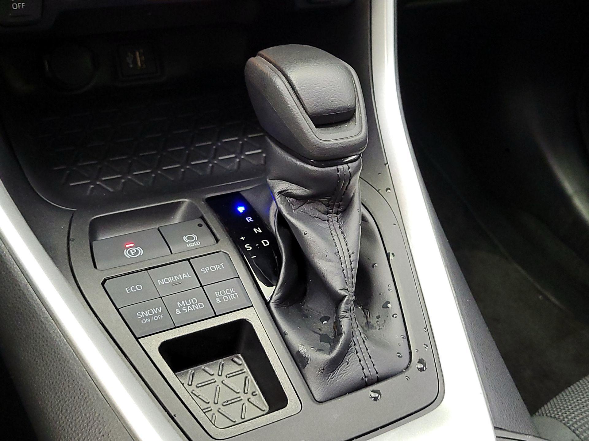 Thumbnail: 2024 Toyota RAV4 - 17