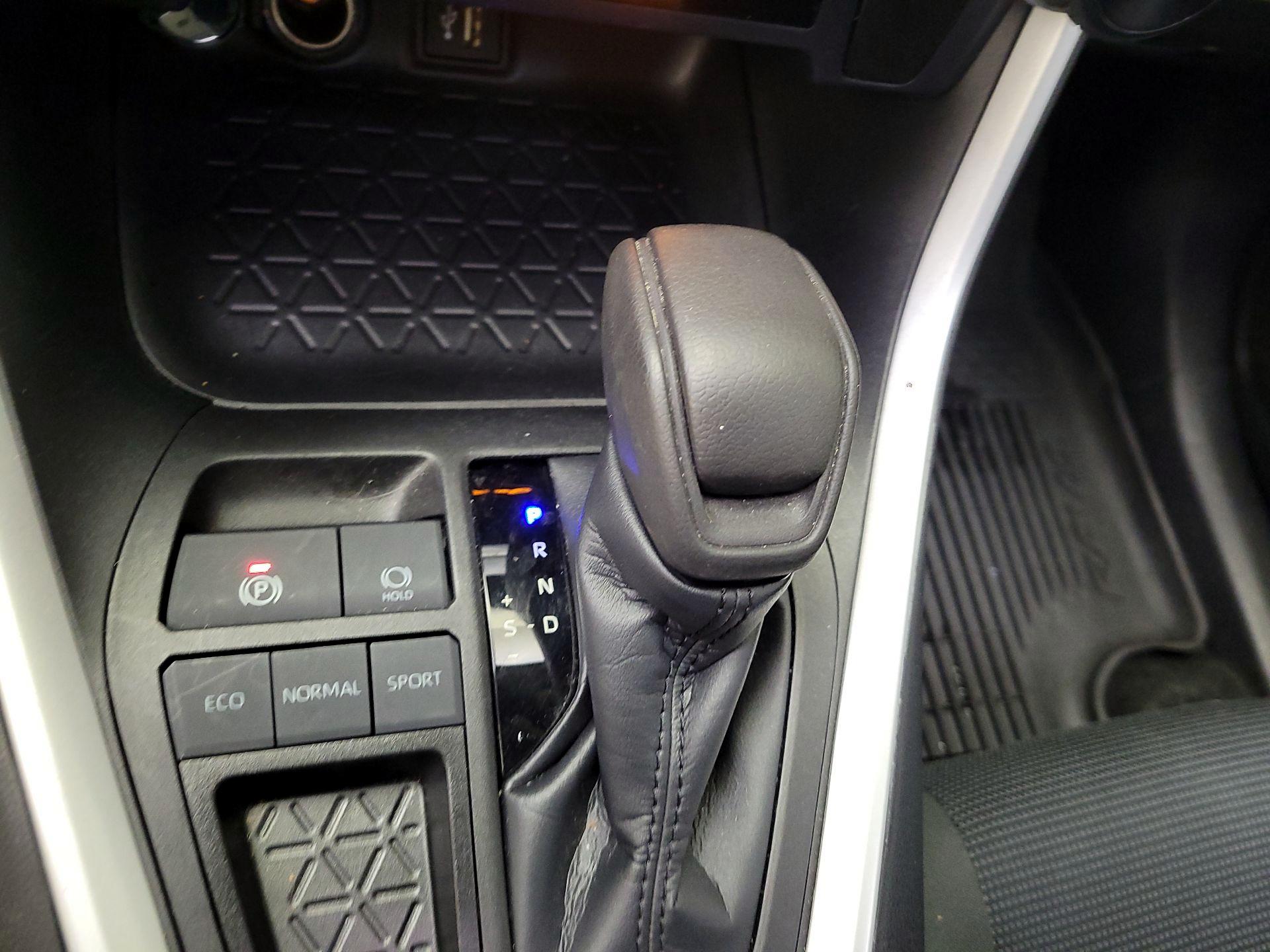 Thumbnail: 2023 Toyota RAV4 - 17