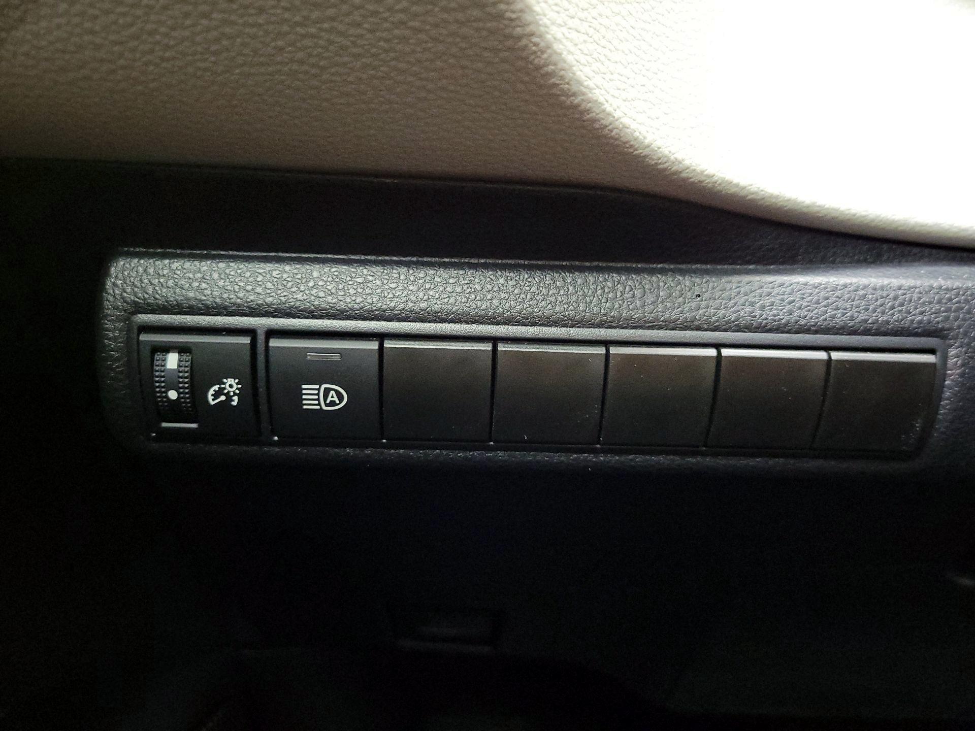 Thumbnail: 2024 Toyota Corolla - 13