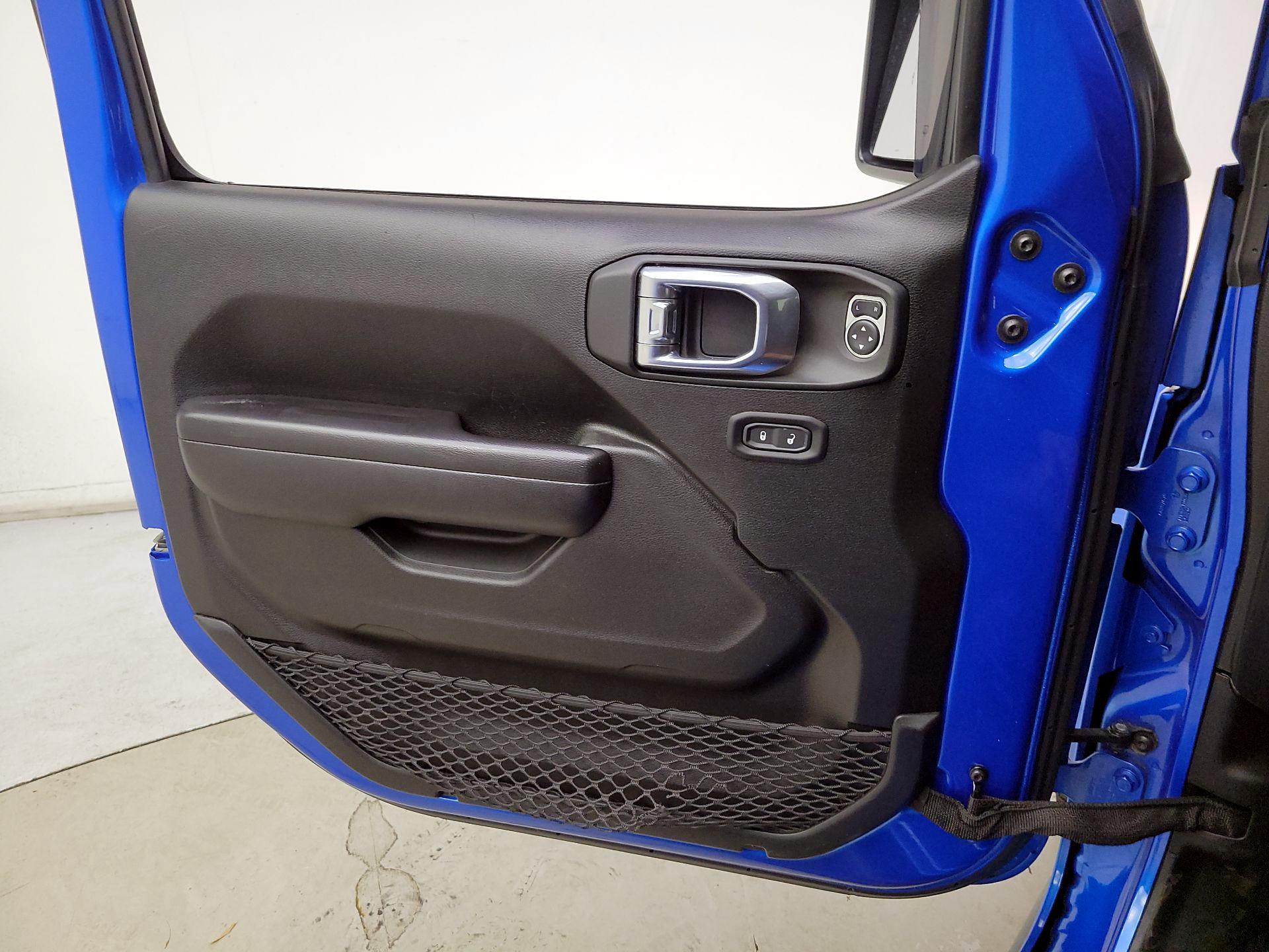 Thumbnail: 2021 Jeep Gladiator - 12